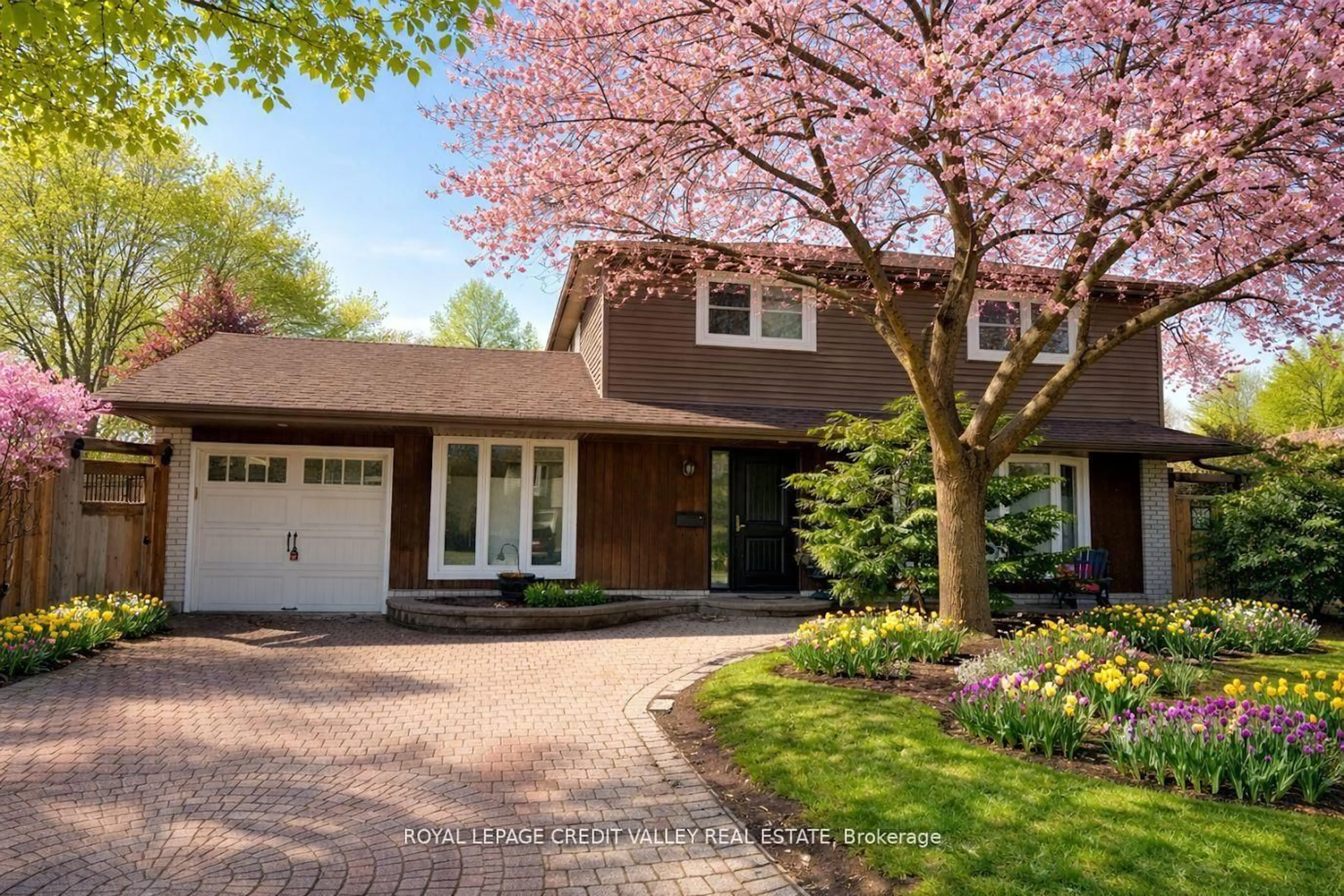 Home with brick exterior material, street for 36 Lockton Cres, Brampton Ontario L6W 1C3