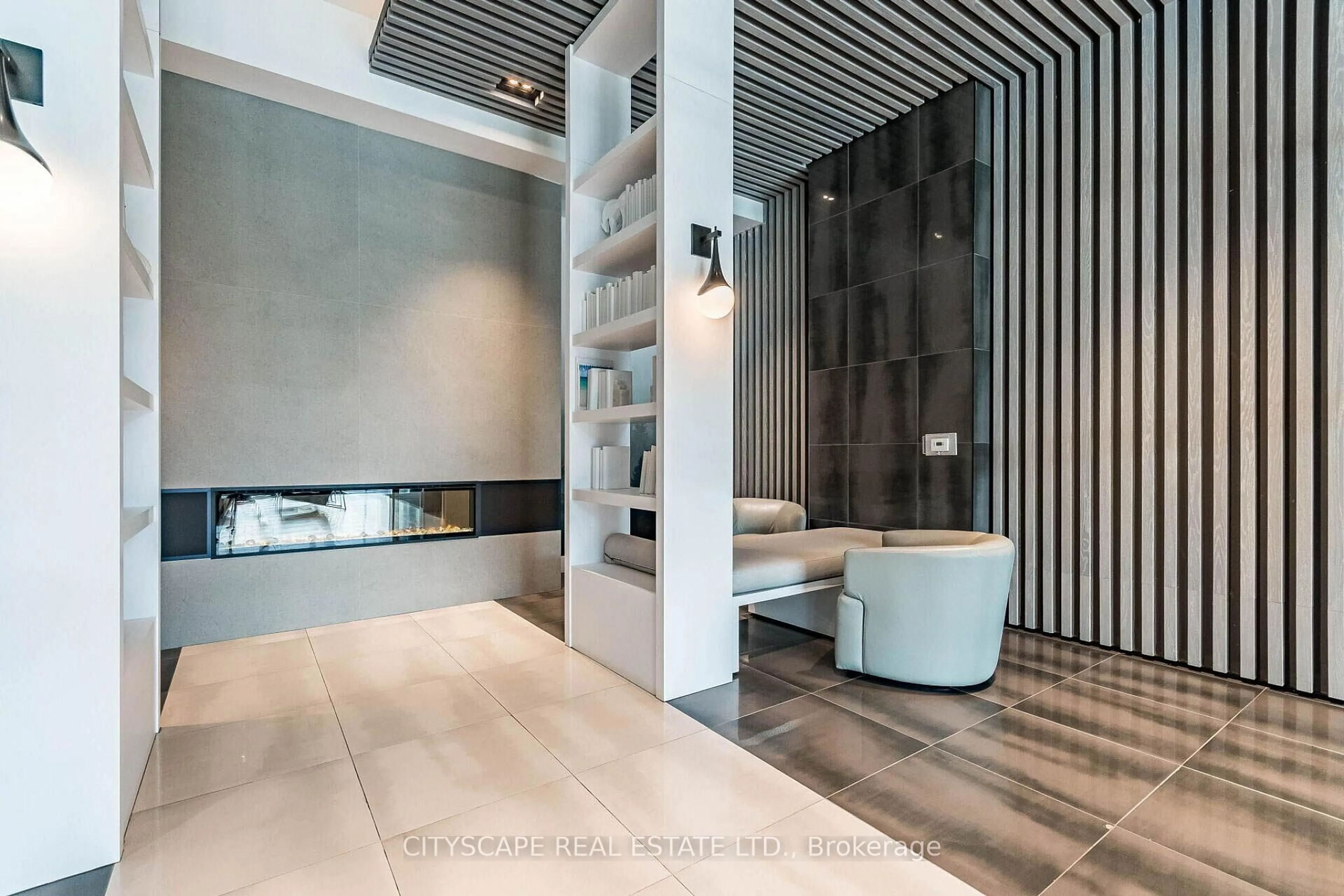 Indoor foyer for 2481 Taunton Rd #1008, Oakville Ontario L6H 3R7