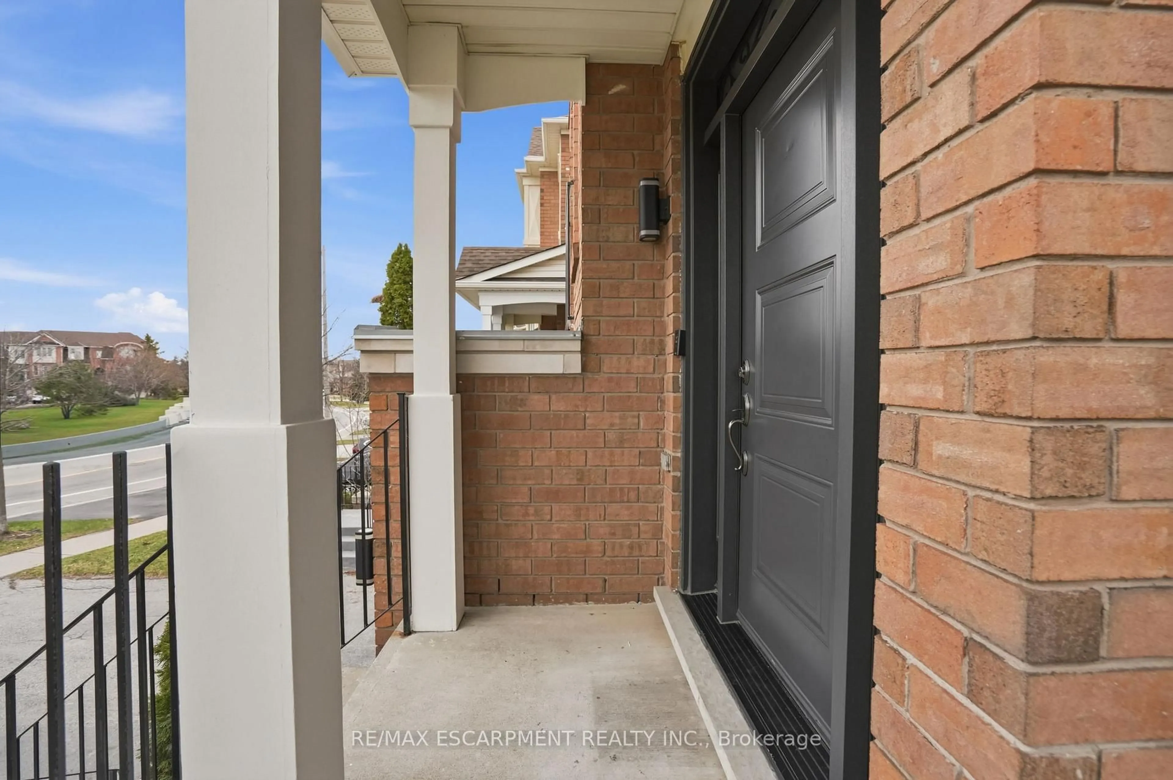 Indoor entryway for 5137 Dryden Ave, Burlington Ontario L7L 6L3