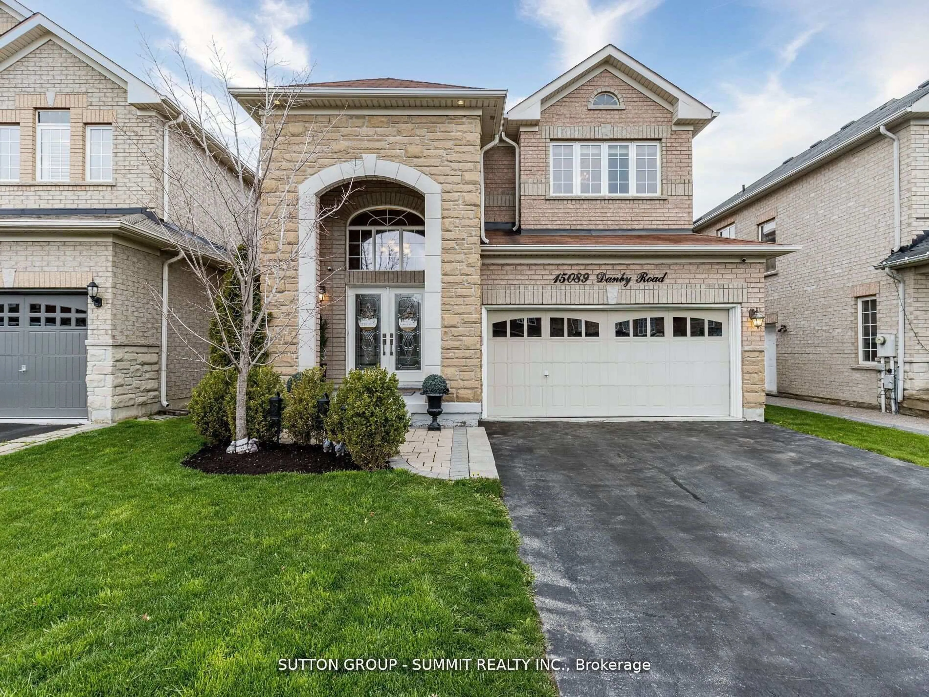 Home with vinyl exterior material, street for 15089 Danby Rd, Halton Hills Ontario L7G 0B1