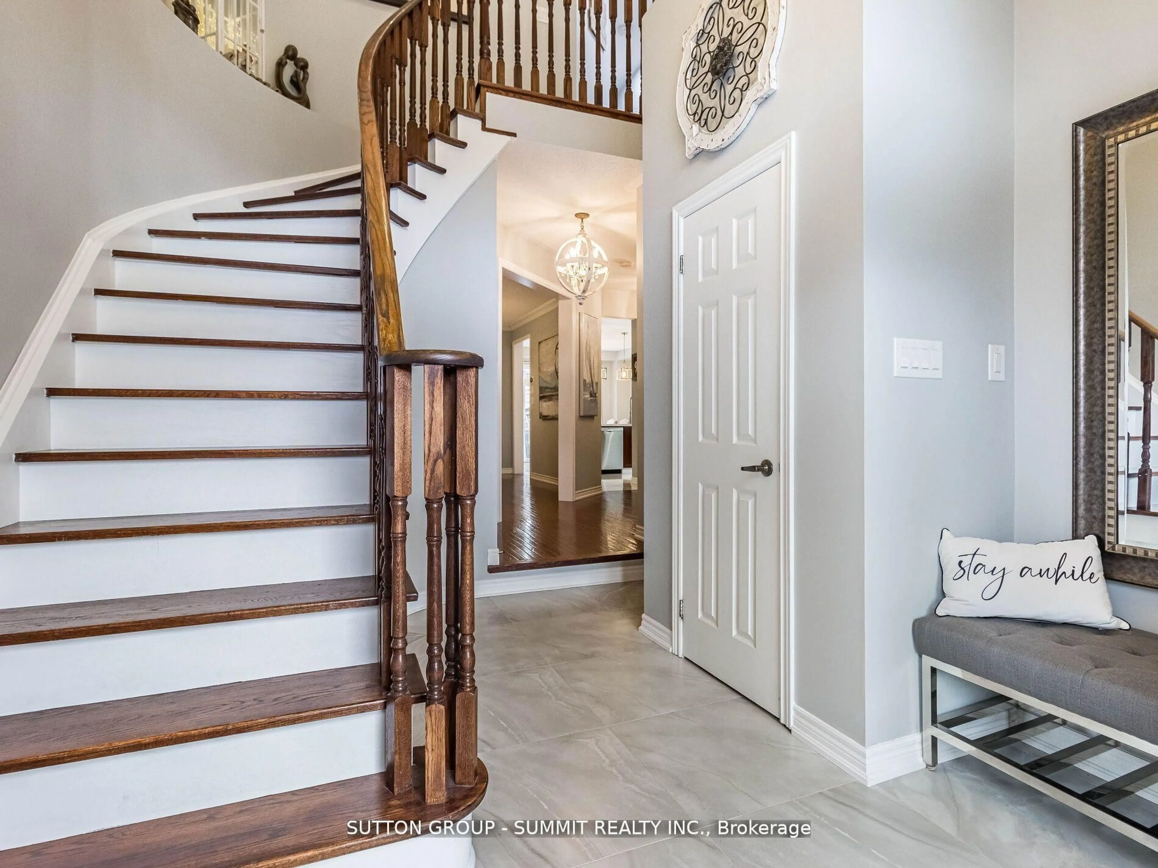Indoor entryway for 15089 Danby Rd, Halton Hills Ontario L7G 0B1