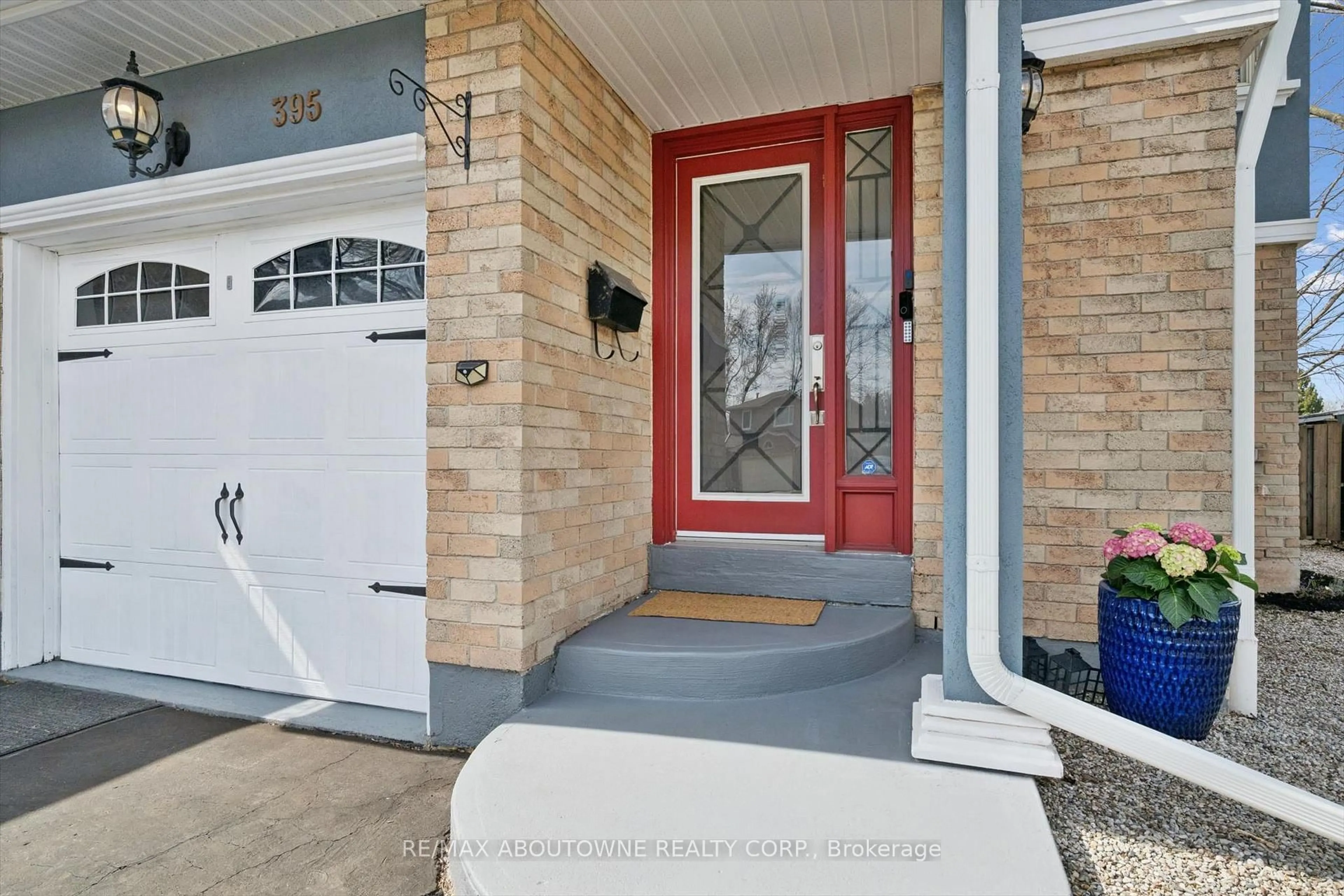 Indoor entryway for 395 Maidstone Cres, Oakville Ontario L6M 1C1