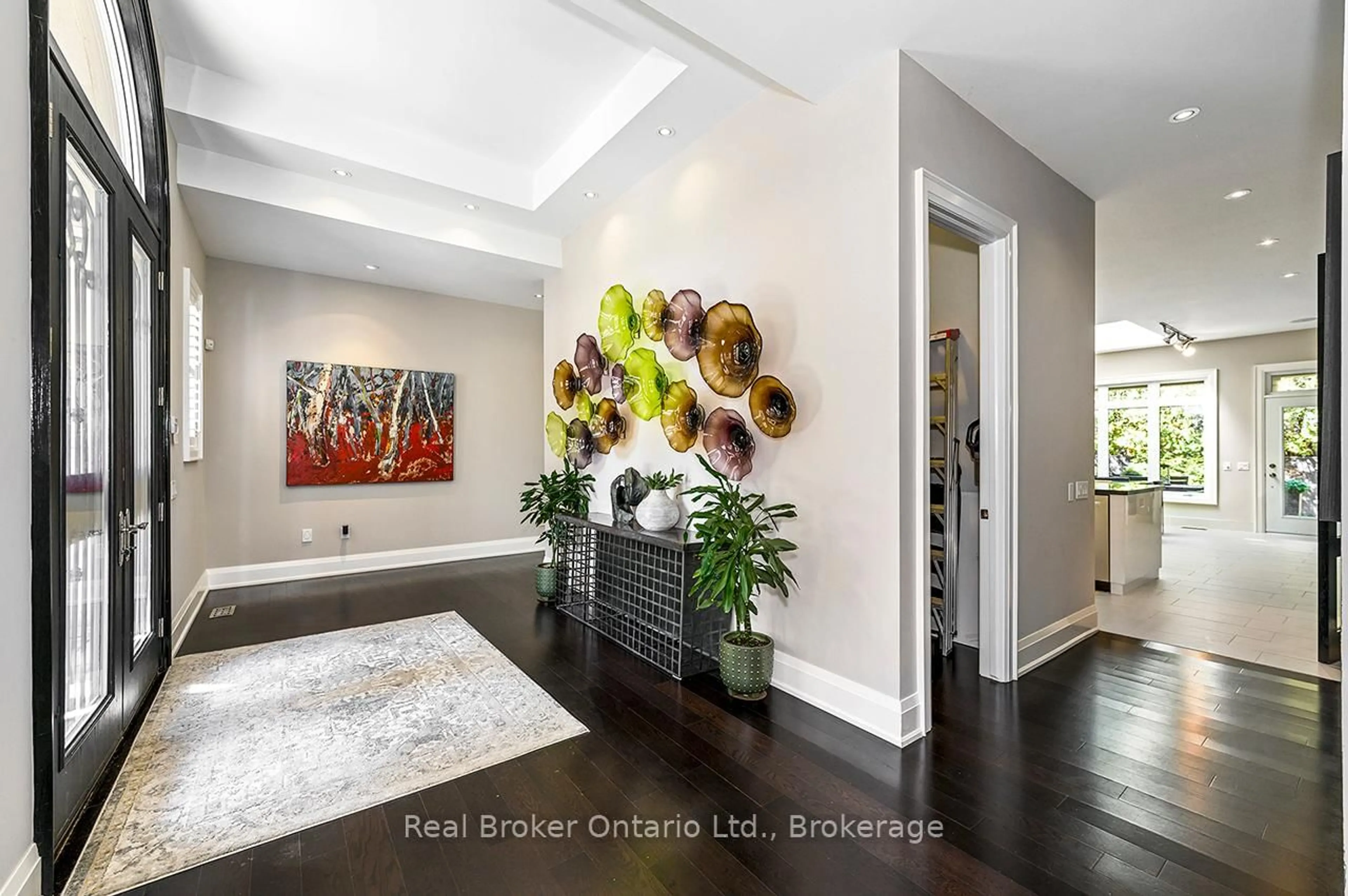 Indoor entryway for 4507 Lakeshore Rd, Burlington Ontario L7L 1B3