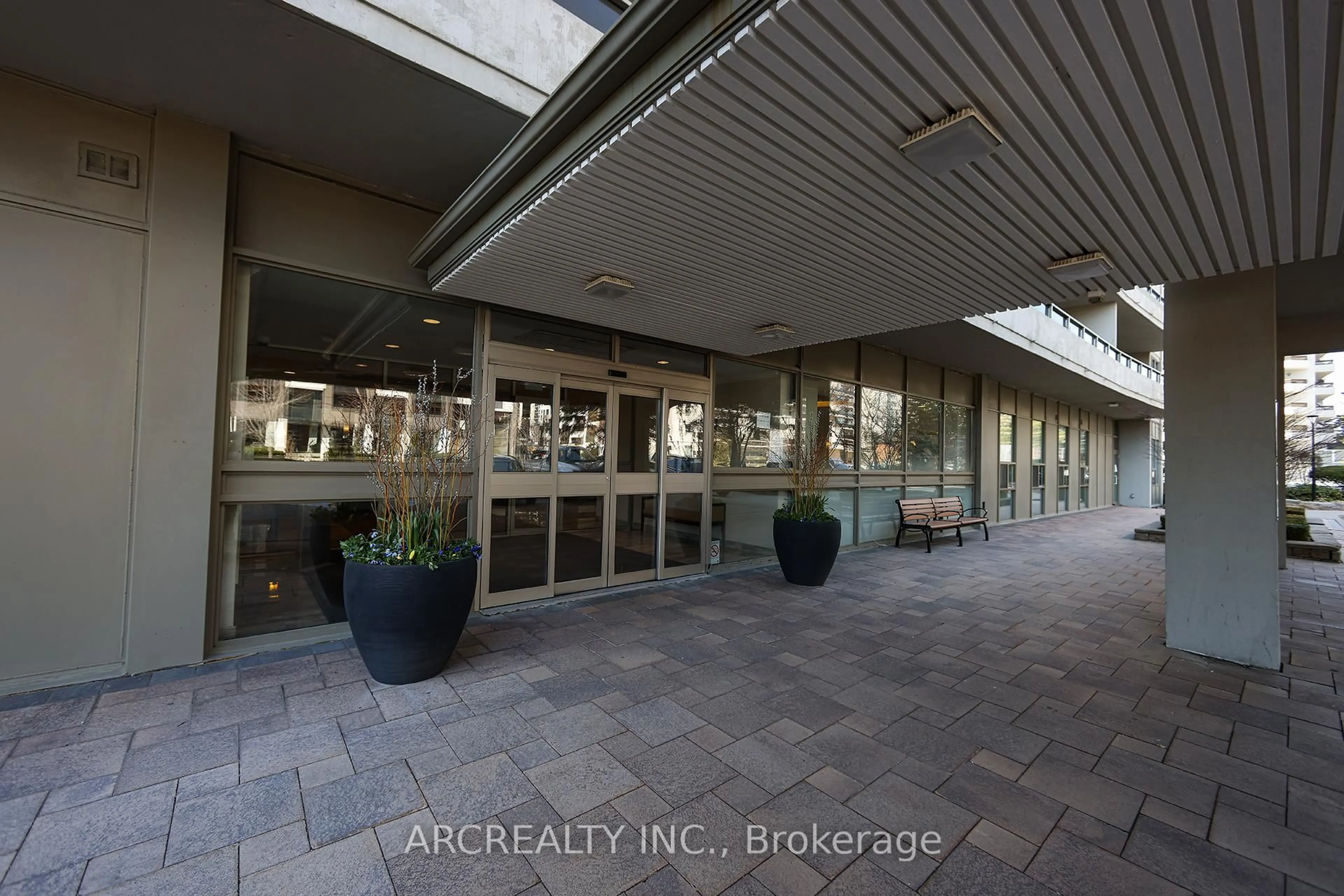 Unknown for 50 Quebec Ave #2401, Toronto Ontario M6P 4B4