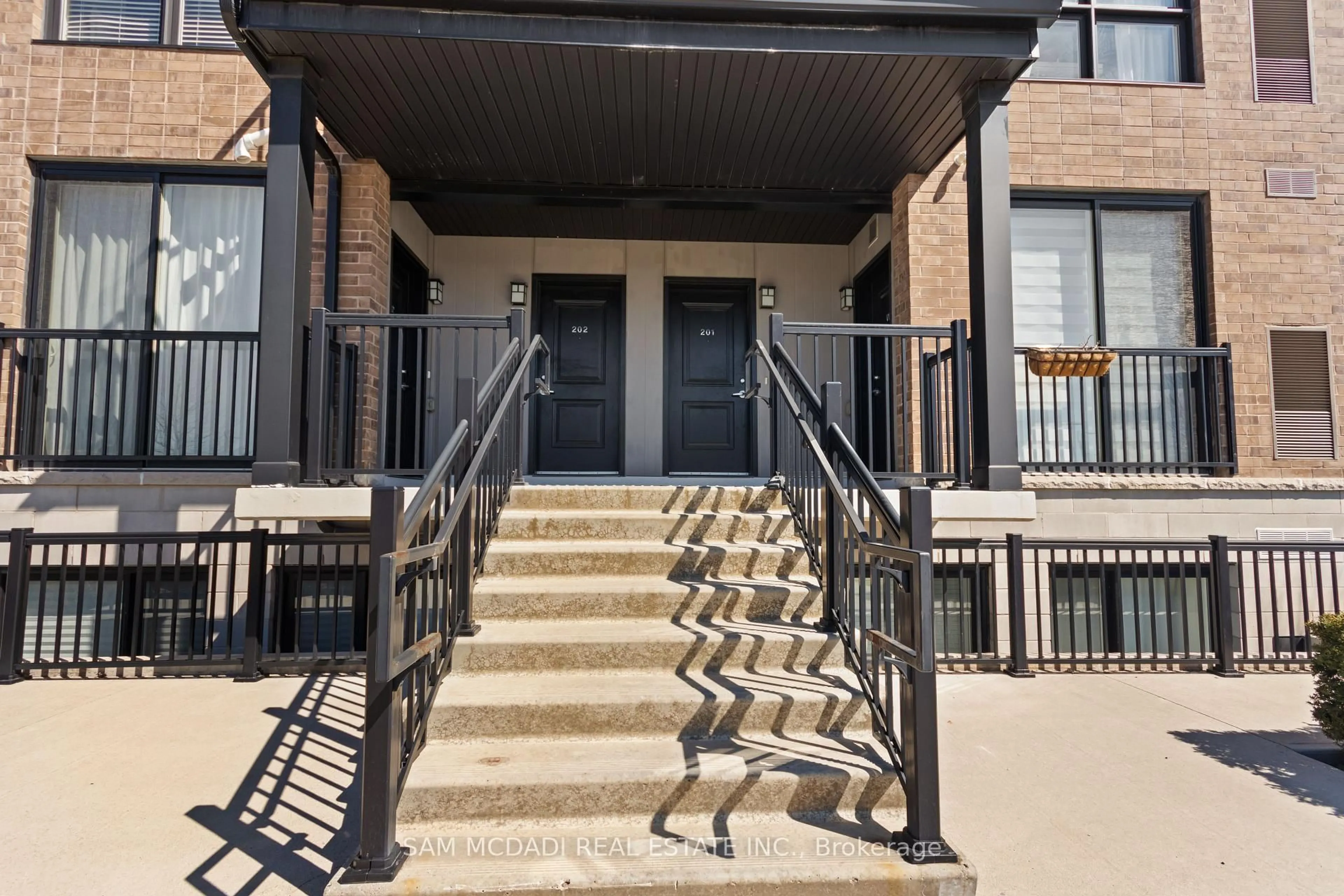 Indoor foyer for 1208 Main St #201, Milton Ontario L9T 9K7