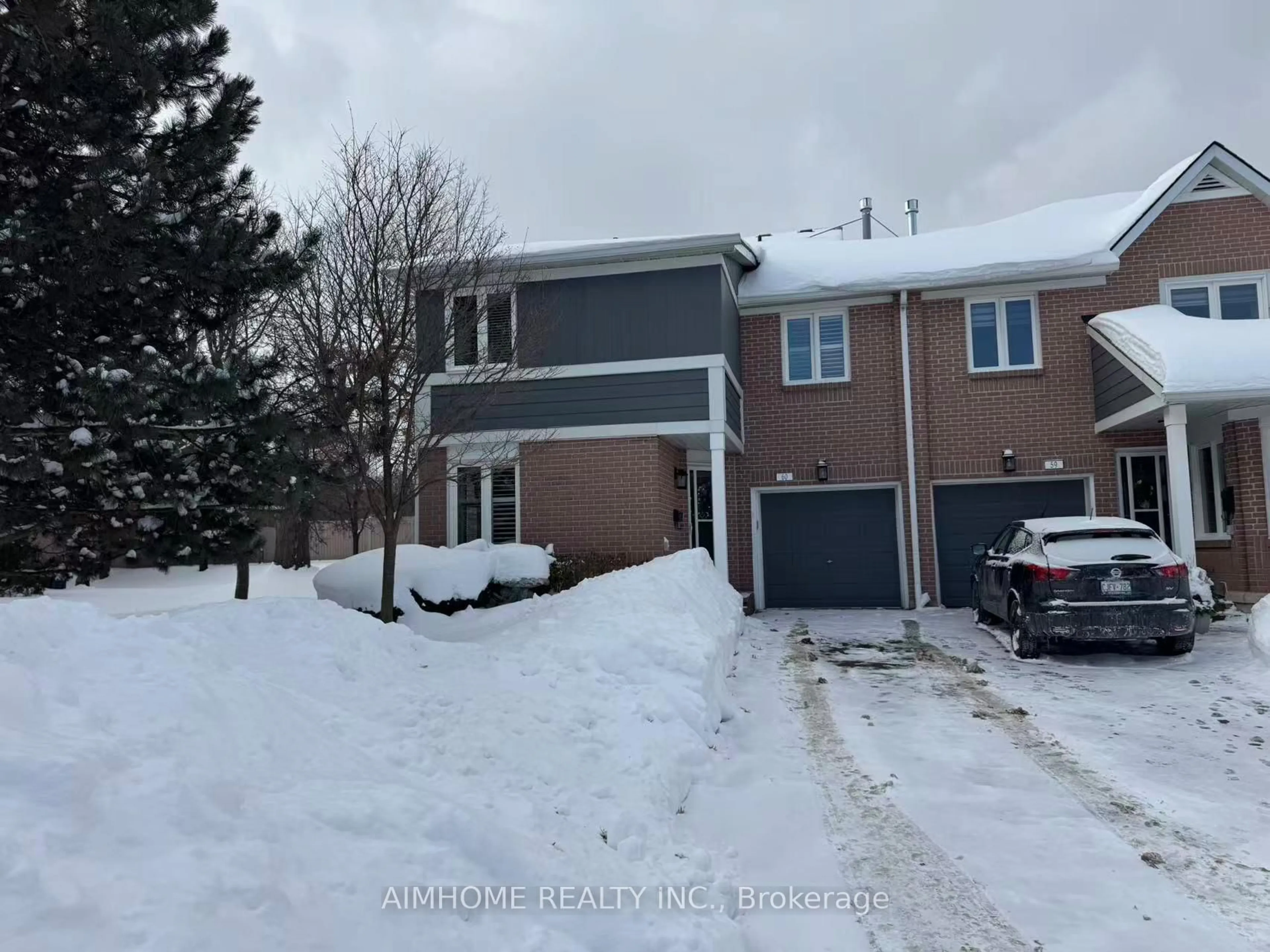 A pic from outside/outdoor area/front of a property/back of a property/a pic from drone, street for 2205 SOUTH MILLWAY #60, Mississauga Ontario L5L 3T2
