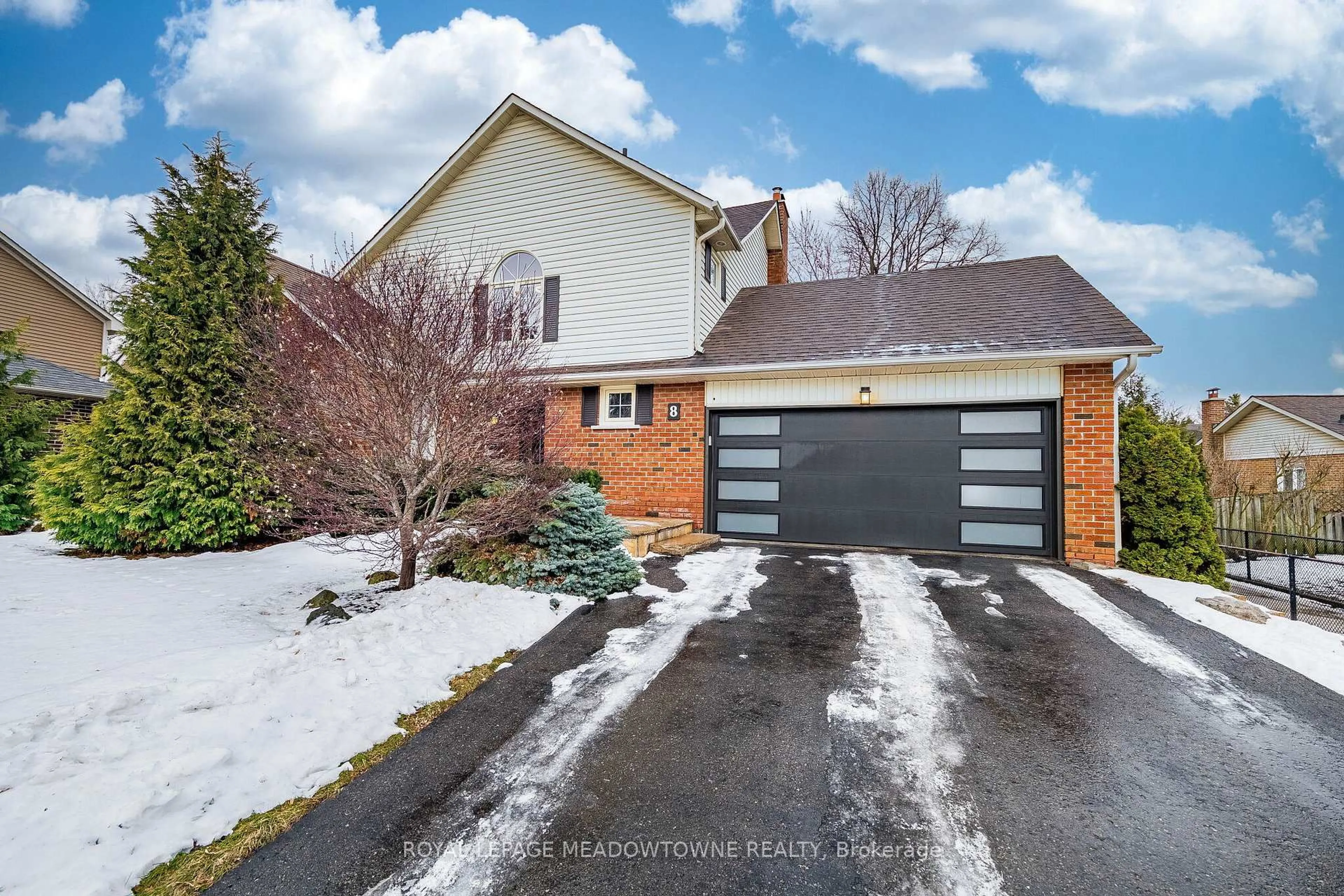 Home with brick exterior material, street for 8 Wadsworth Circ, Brampton Ontario L6Z 1W7