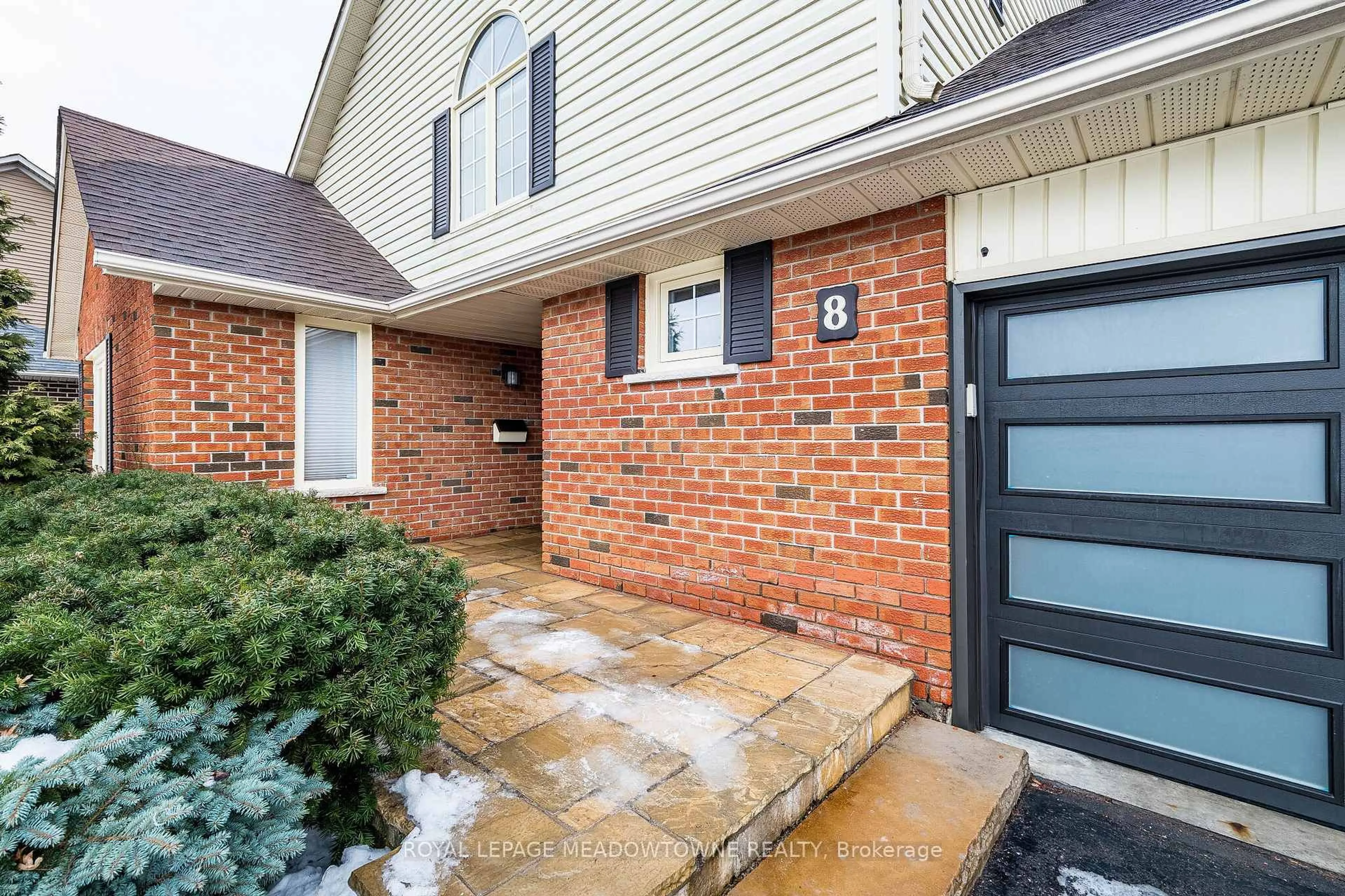 Home with brick exterior material, street for 8 Wadsworth Circ, Brampton Ontario L6Z 1W7