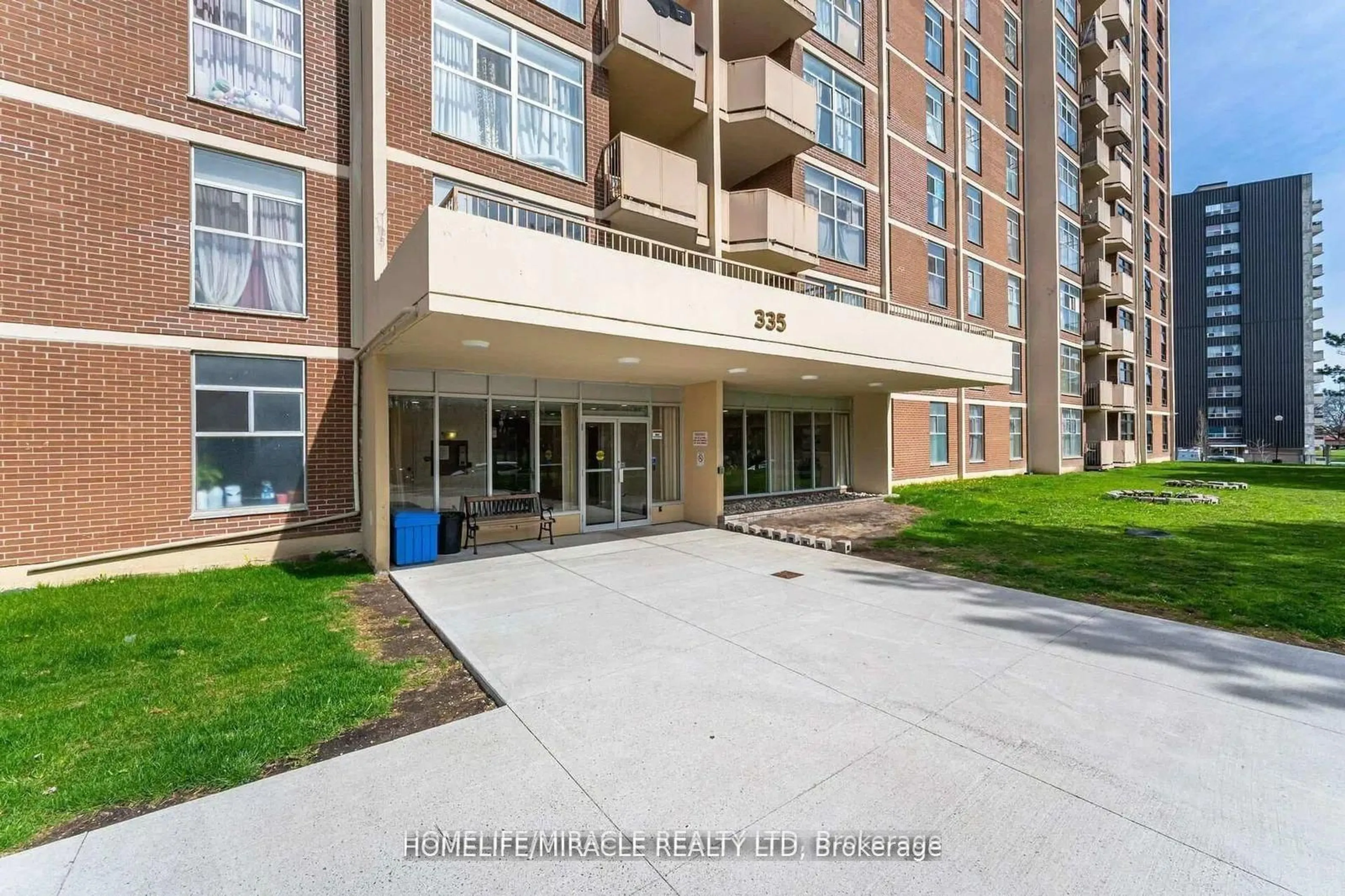 Indoor foyer for 335 Driftwood Ave #909, Toronto Ontario M3N 2P3