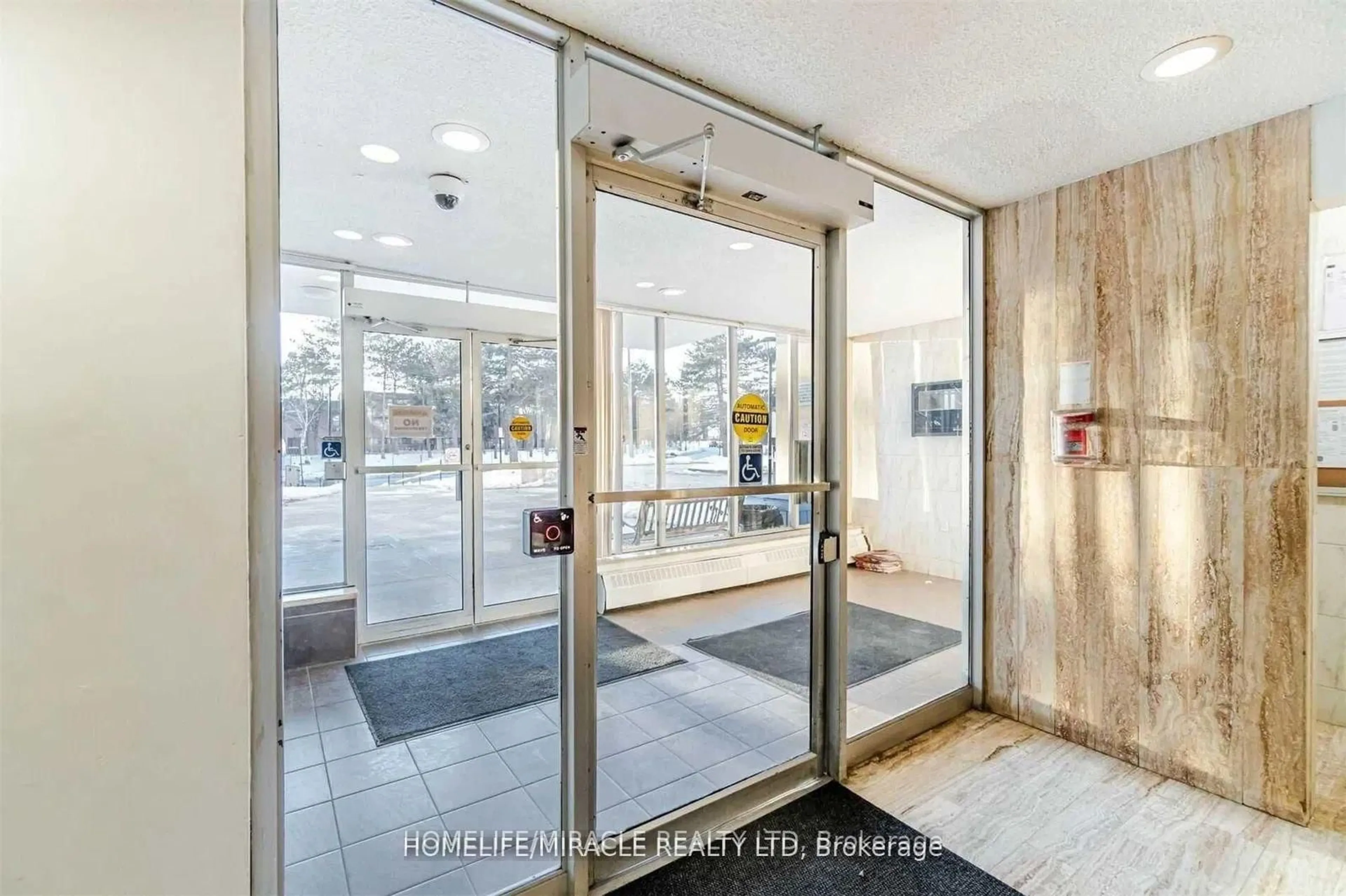 Indoor foyer for 335 Driftwood Ave #909, Toronto Ontario M3N 2P3