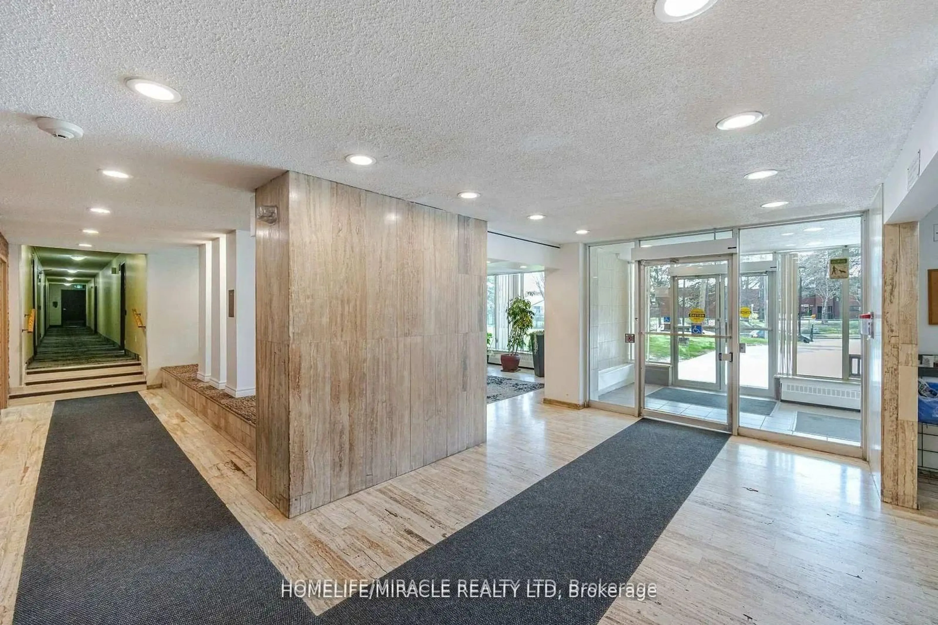 Indoor foyer for 335 Driftwood Ave #909, Toronto Ontario M3N 2P3