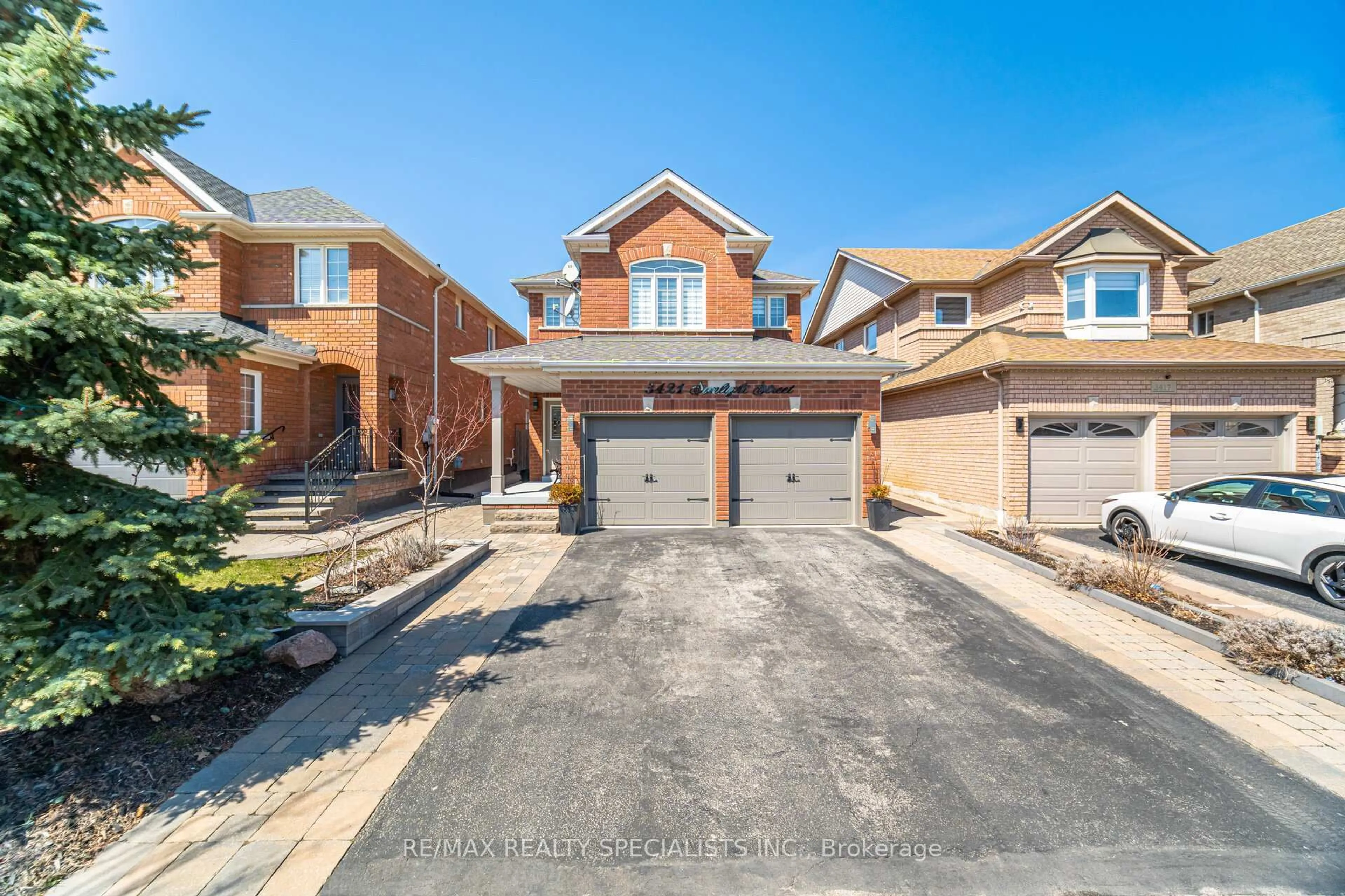 Home with brick exterior material, street for 3421 Sunlight St, Mississauga Ontario L5M 7M8