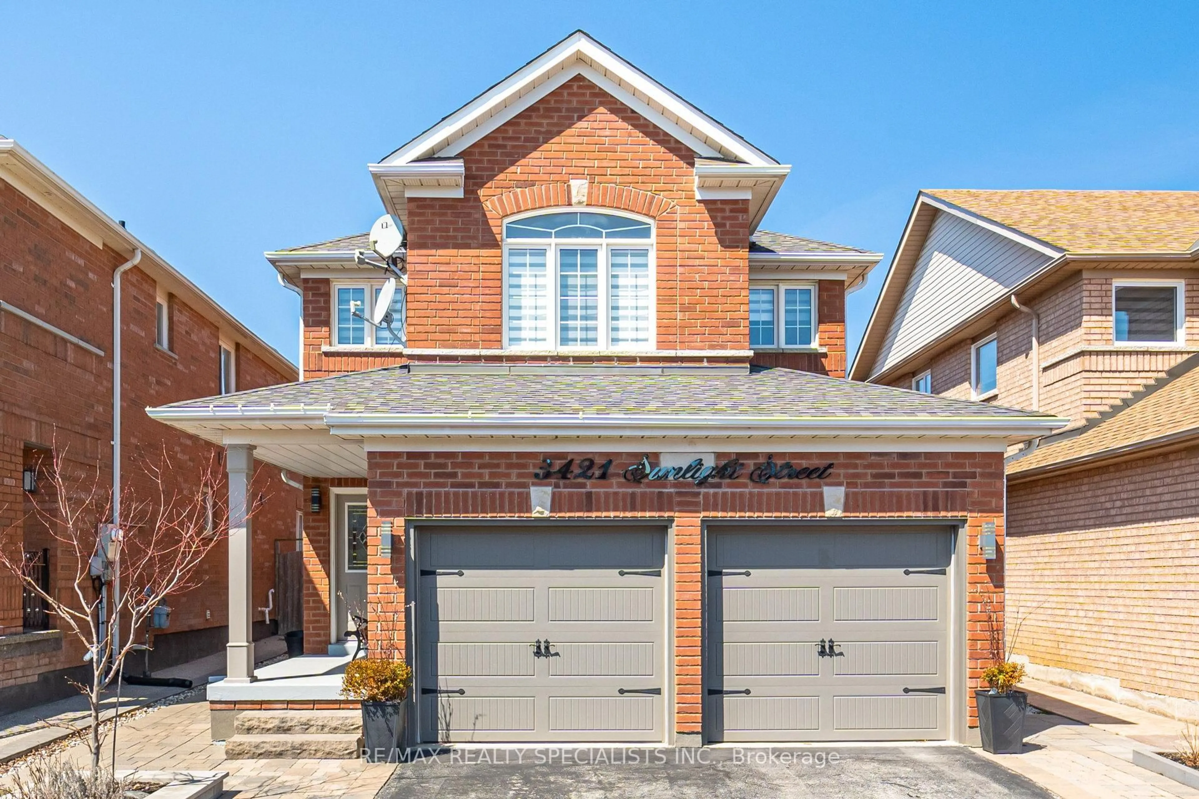 Home with brick exterior material, street for 3421 Sunlight St, Mississauga Ontario L5M 7M8