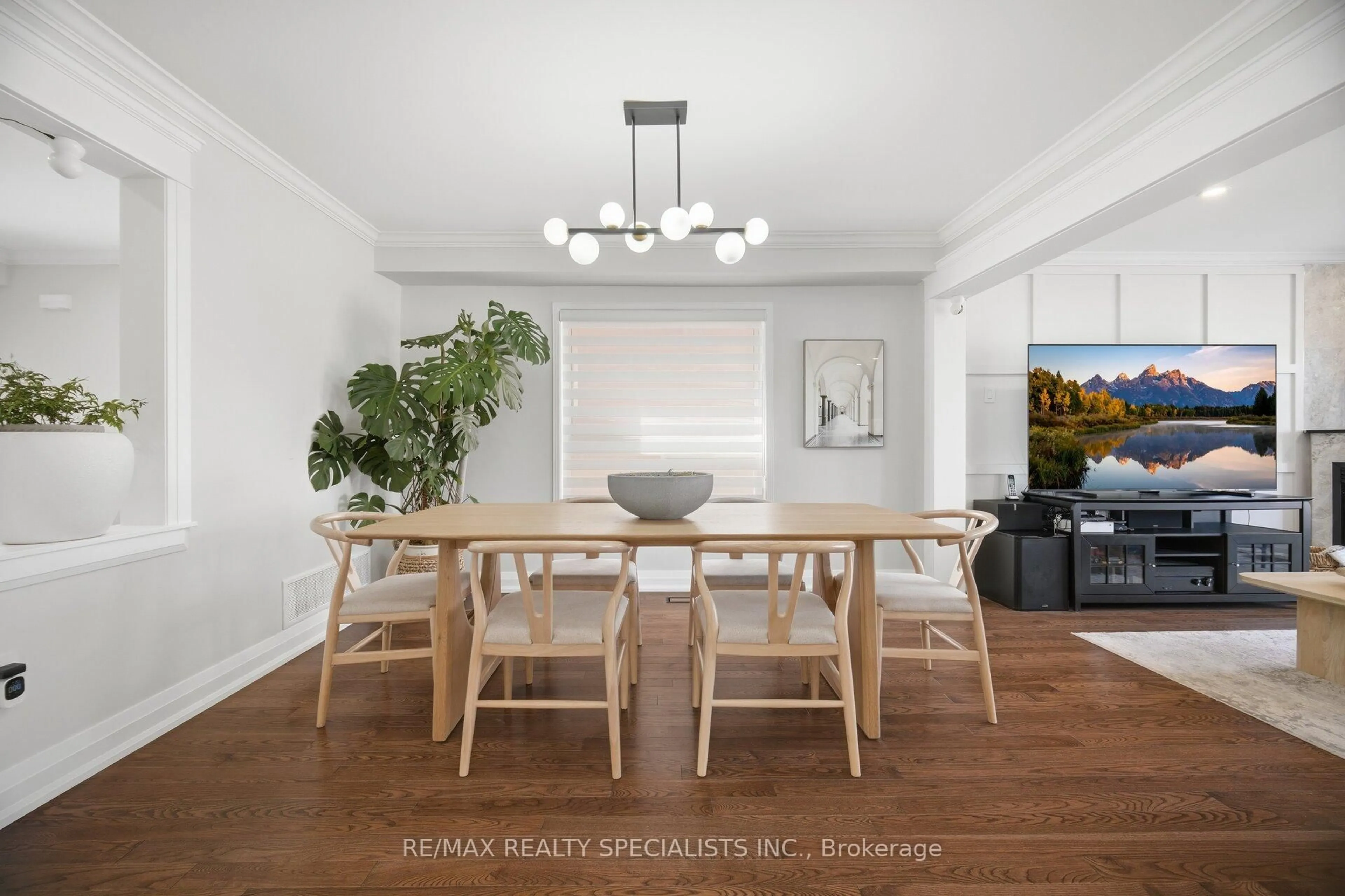 Dining room, wood/laminate floor for 3421 Sunlight St, Mississauga Ontario L5M 7M8