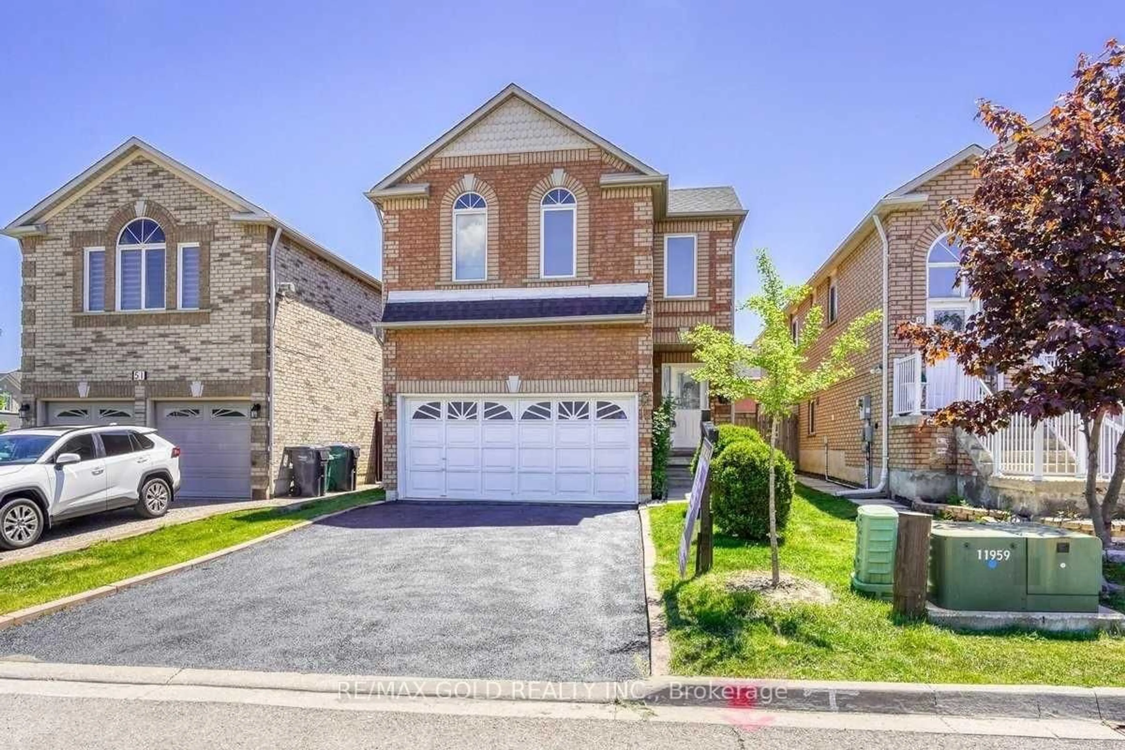 Home with brick exterior material, street for 49 Summerdale Cres, Brampton Ontario L6X 4V9