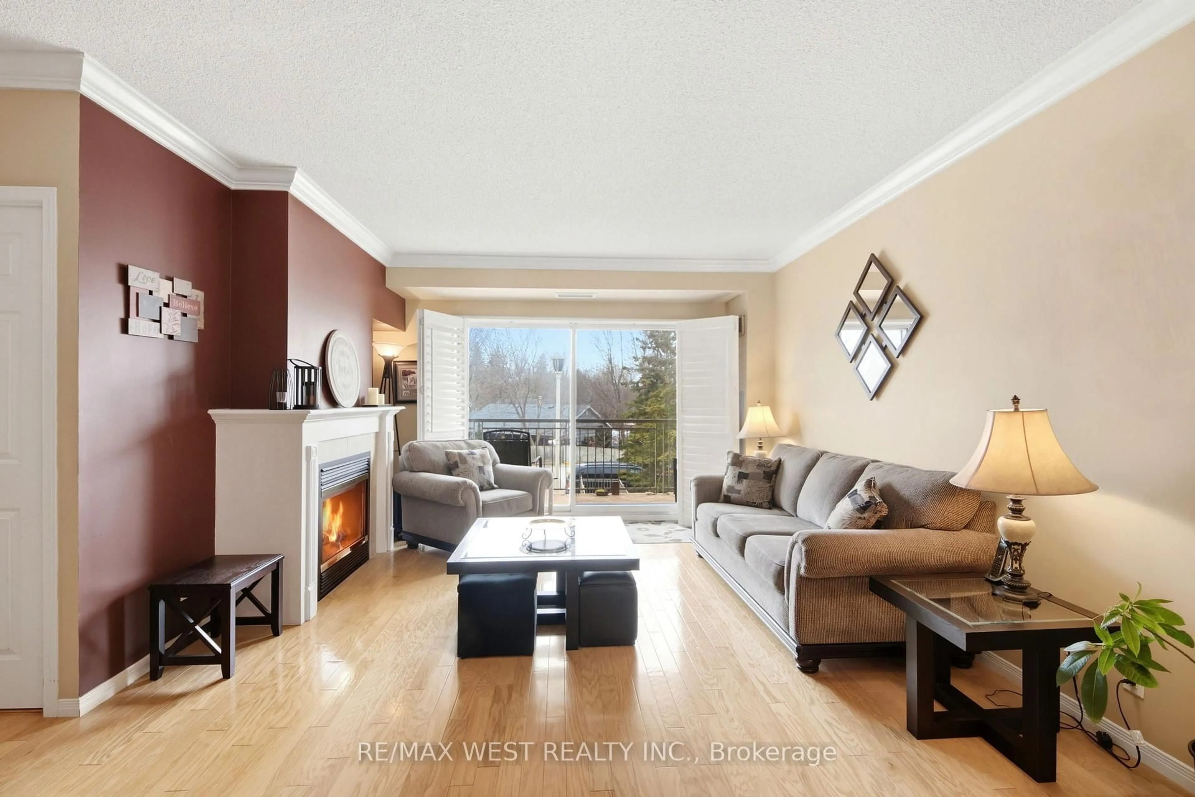 Living room with furniture, wood/laminate floor for 24 Chapel St #407, Halton Hills Ontario L7G 6A7