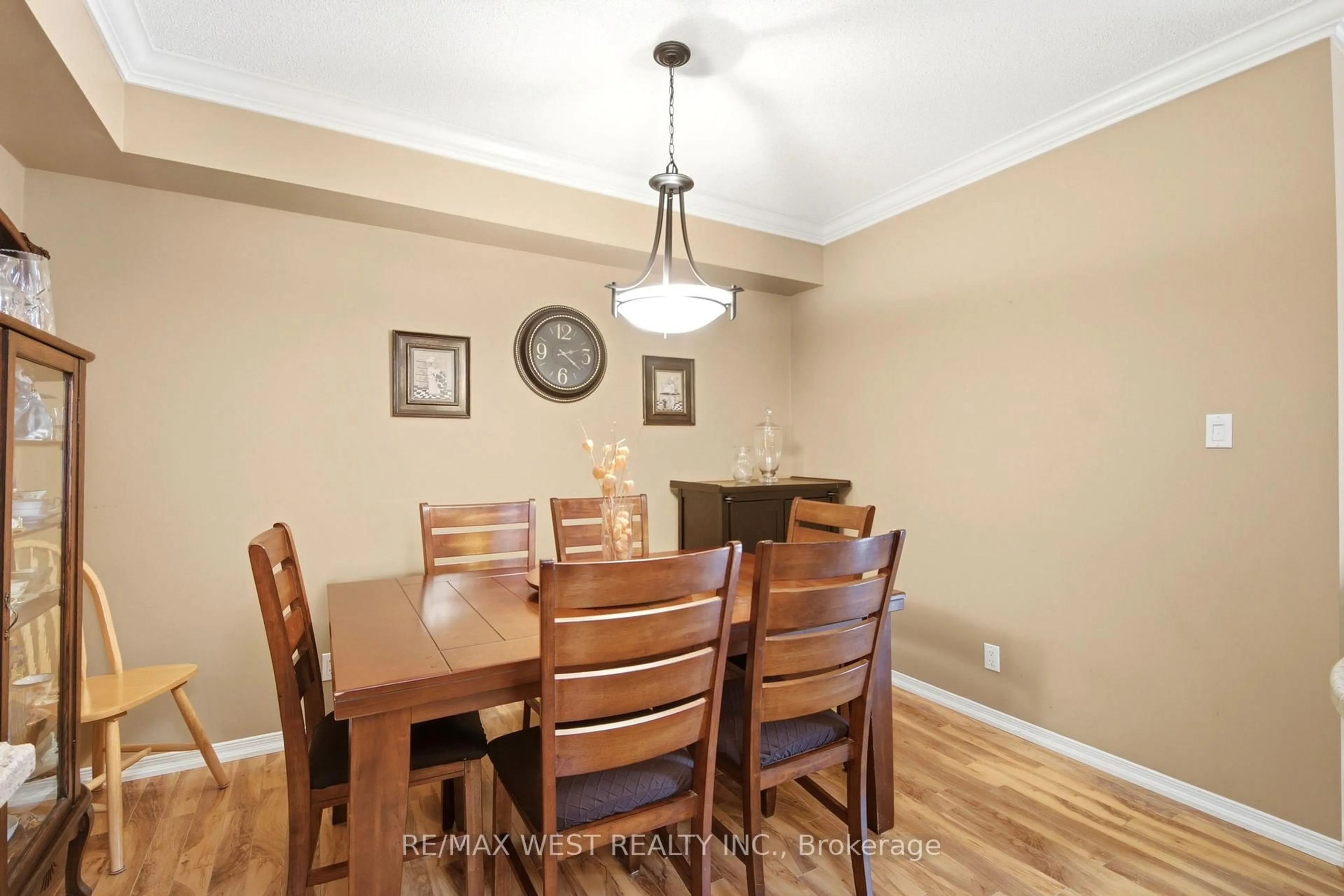 Dining room, wood/laminate floor for 24 Chapel St #407, Halton Hills Ontario L7G 6A7