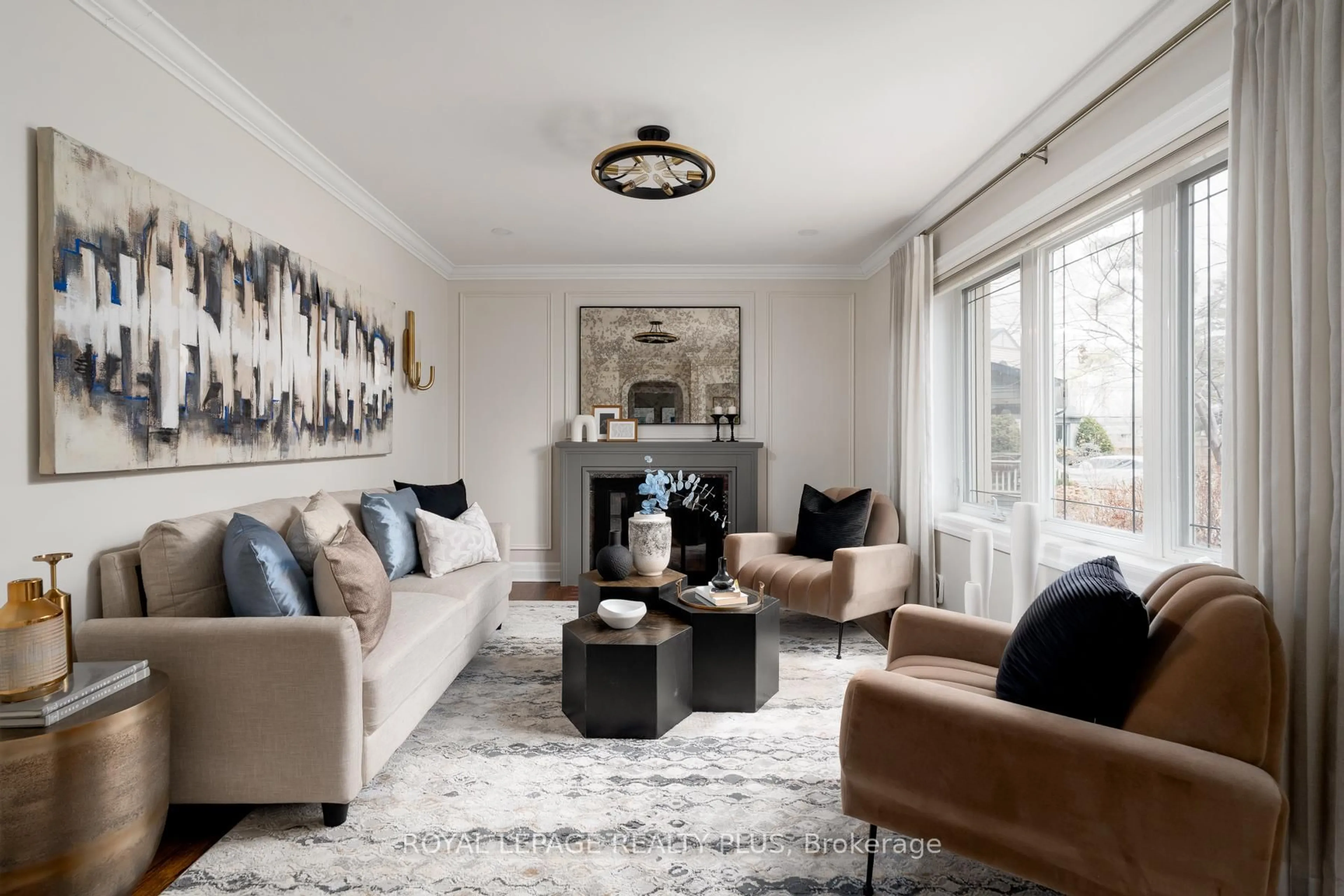 Living room with furniture, carpet floor for 2184 Guthrie Lane, Mississauga Ontario L4Y 1W9