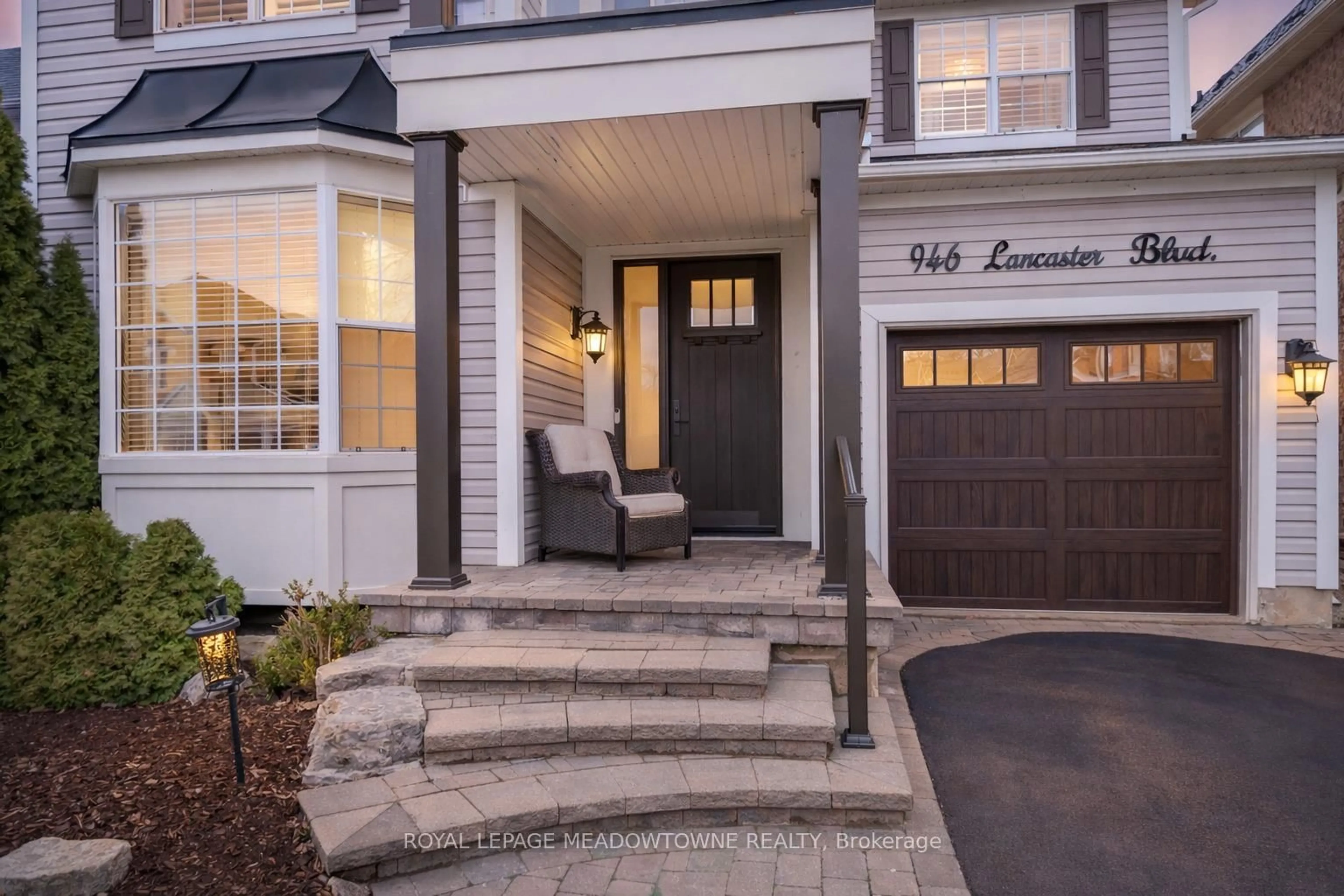 Indoor entryway for 946 Lancaster Blvd, Milton Ontario L9T 6A2