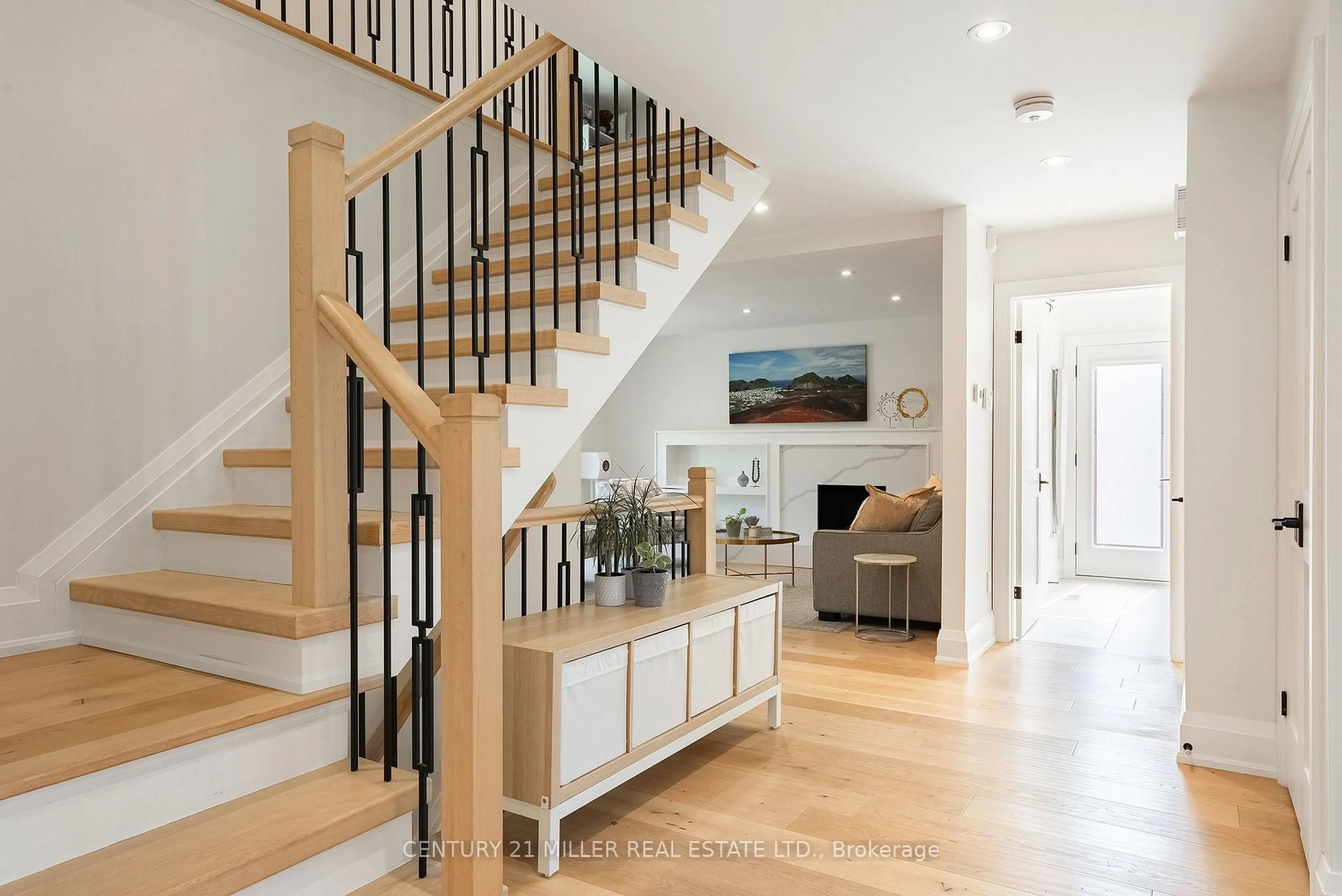 Stairs for 511 Coleen Dr, Oakville Ontario L6J 6A4