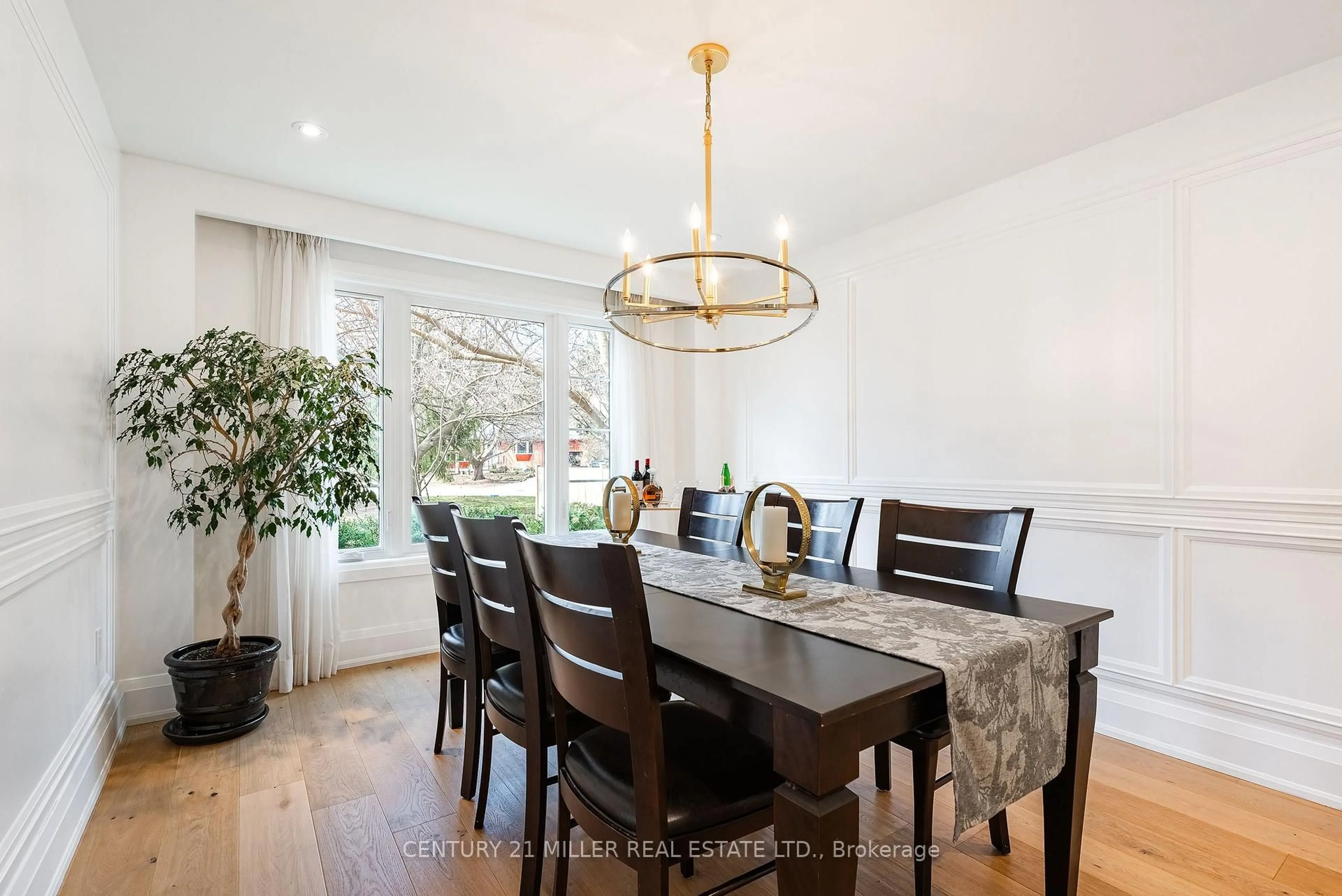 Dining room, wood/laminate floor for 511 Coleen Dr, Oakville Ontario L6J 6A4