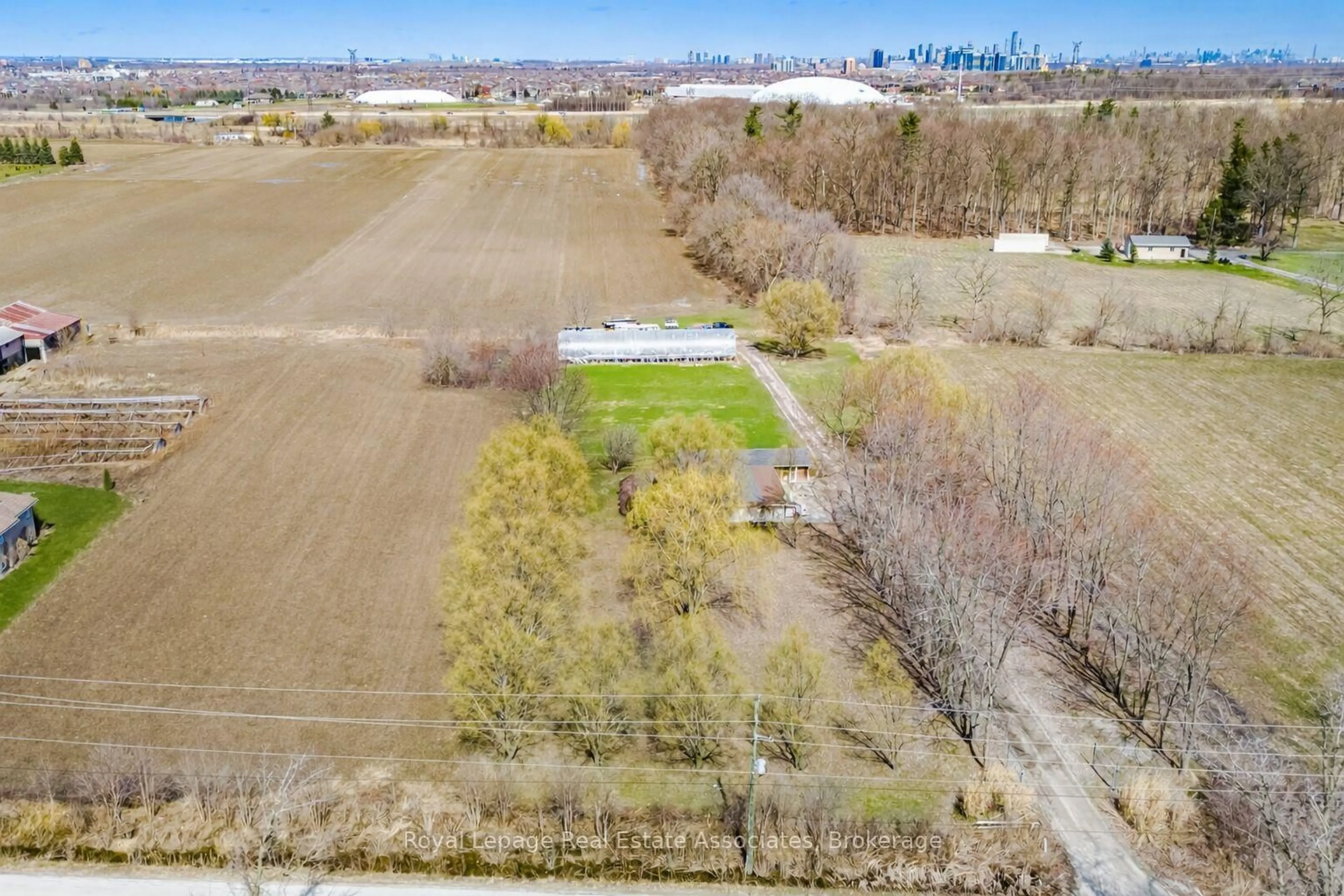 A pic from outside/outdoor area/front of a property/back of a property/a pic from drone, unknown for 5327 Eighth Line, Milton Ontario L0P 1E0