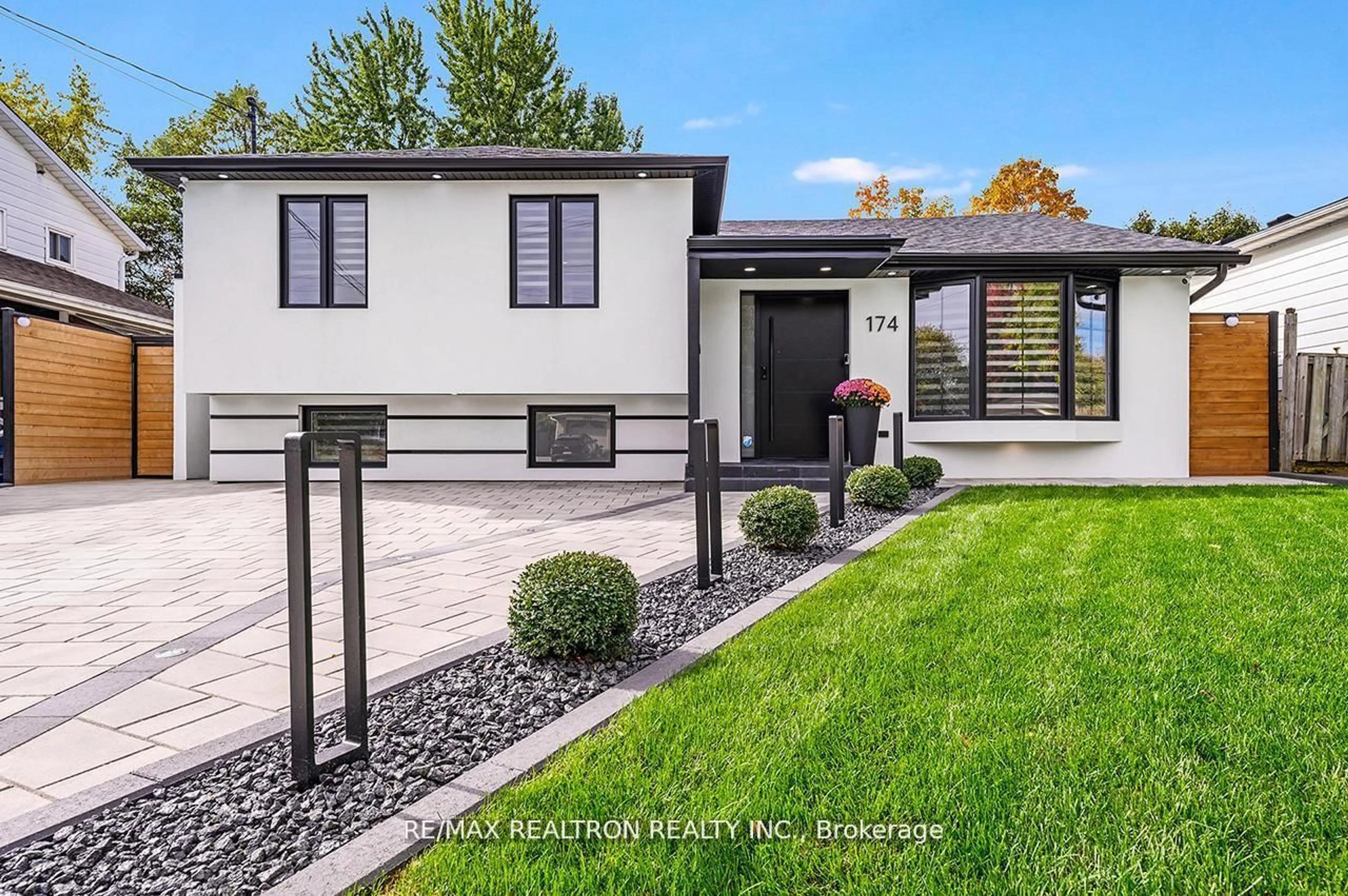 Home with vinyl exterior material, street for 174 Mountainview Rd, Halton Hills Ontario L7G 4K7