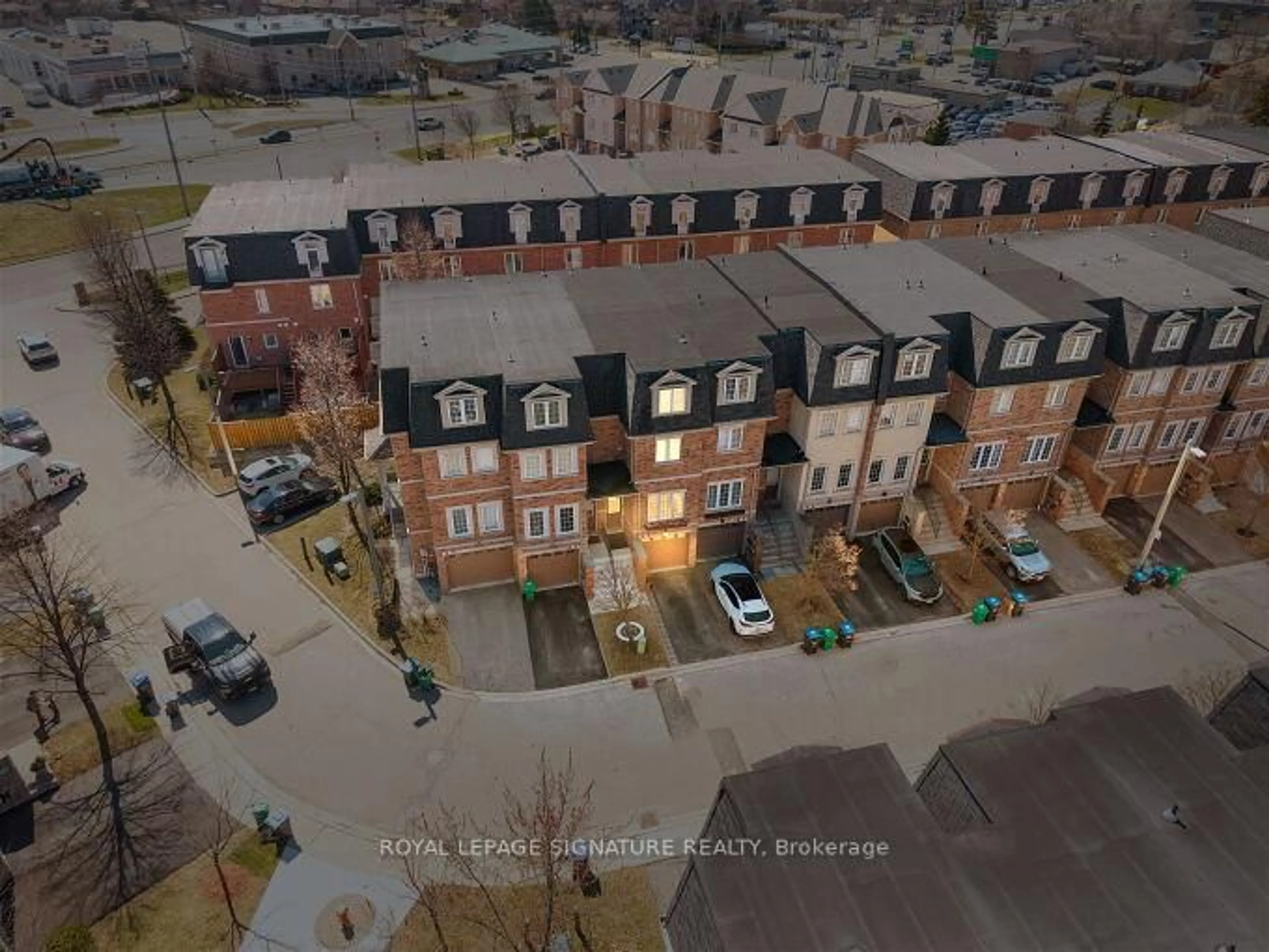 A pic from outside/outdoor area/front of a property/back of a property/a pic from drone, city buildings view from balcony for 435 Hensall Circ #30, Mississauga Ontario L5A 4P1