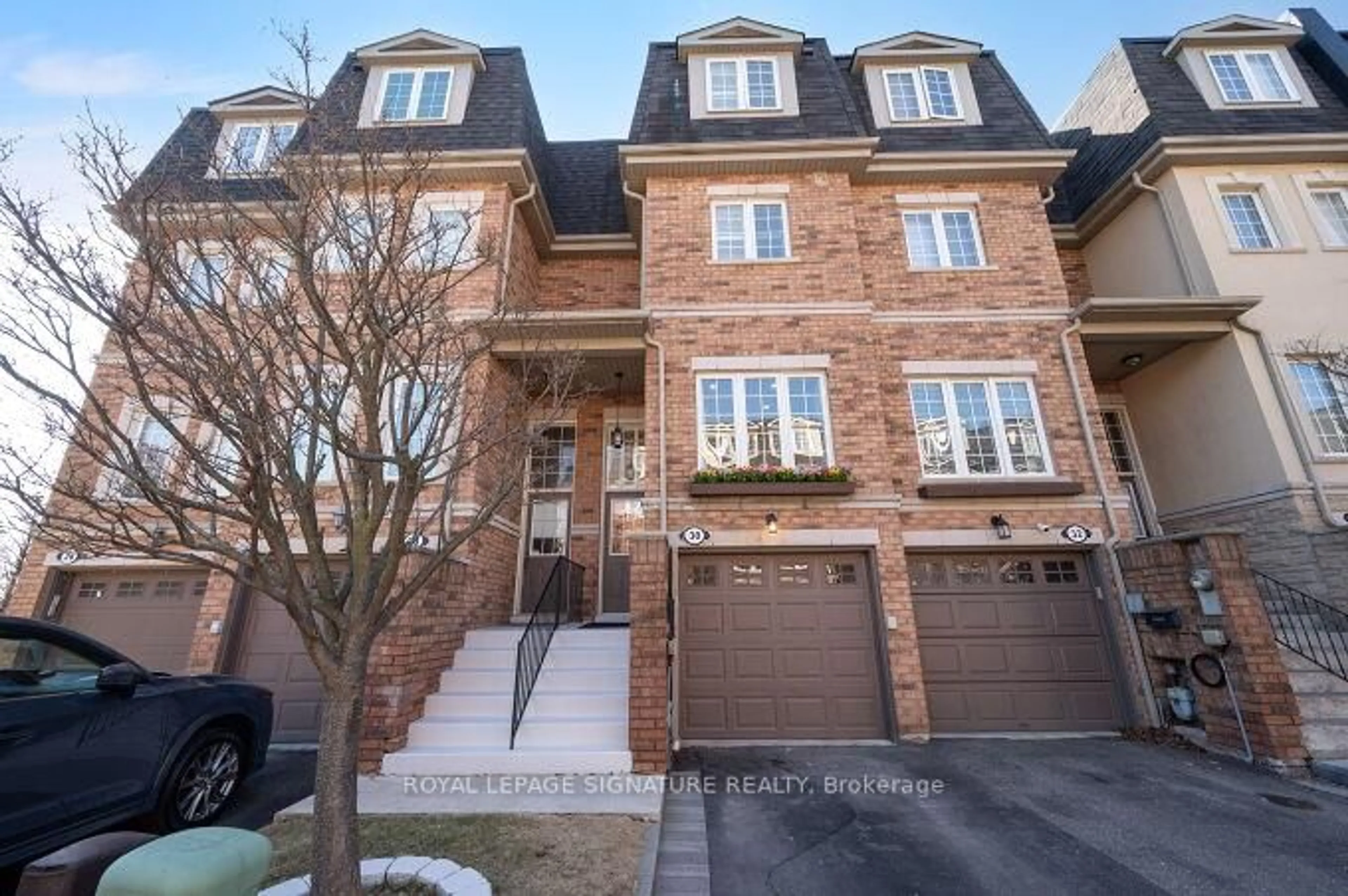 Home with brick exterior material, street for 435 Hensall Circ #30, Mississauga Ontario L5A 4P1