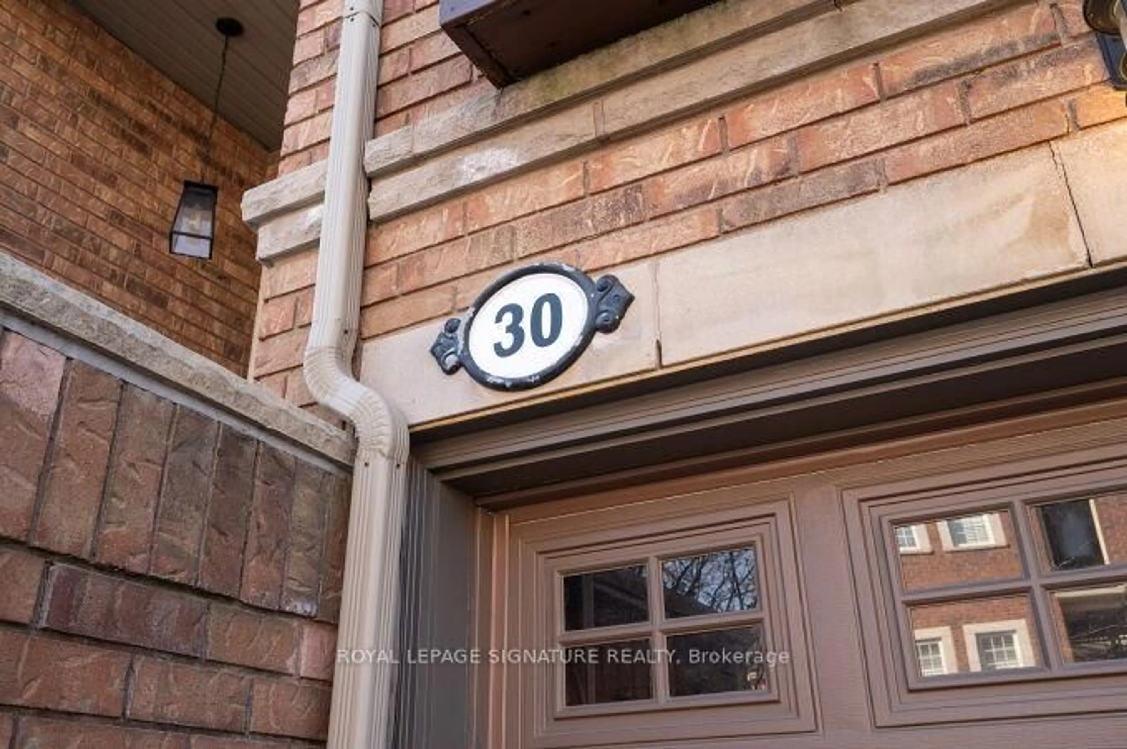 Indoor entryway for 435 Hensall Circ #30, Mississauga Ontario L5A 4P1