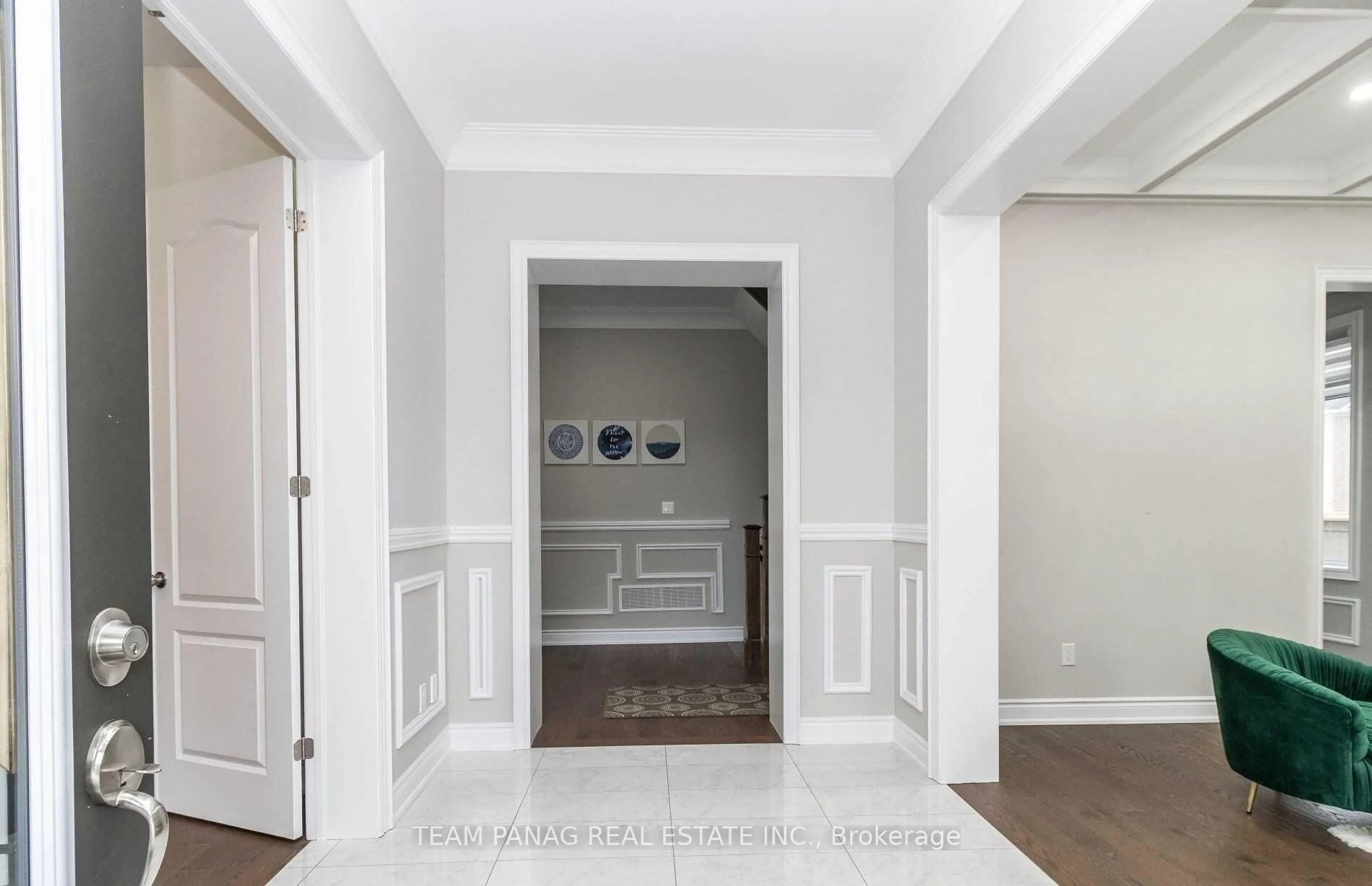 Indoor entryway for 5 Anatolia St, Brampton Ontario L6P 4L3