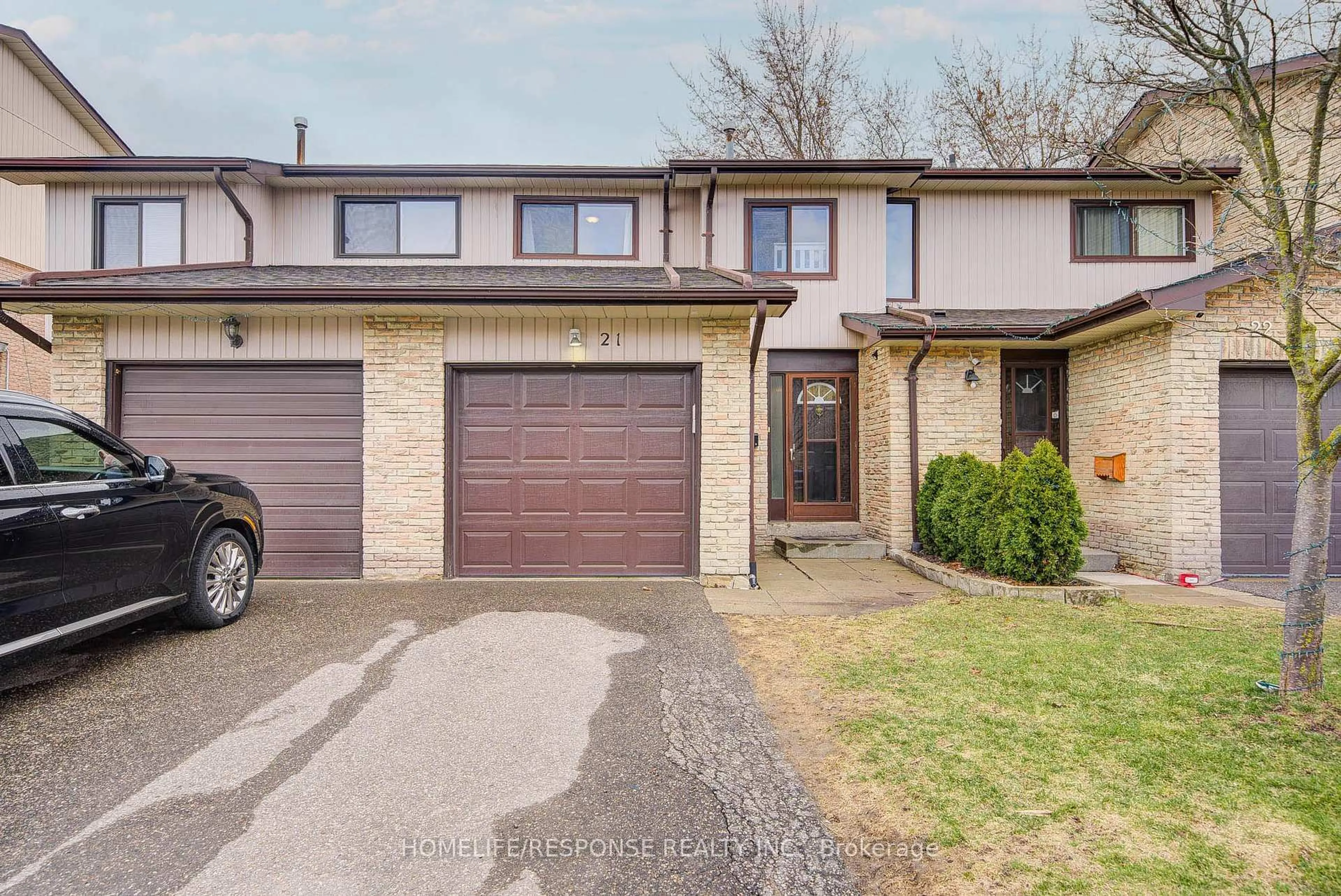Home with brick exterior material, street for 21 DAWSON Cres, Brampton Ontario L6V 3M5