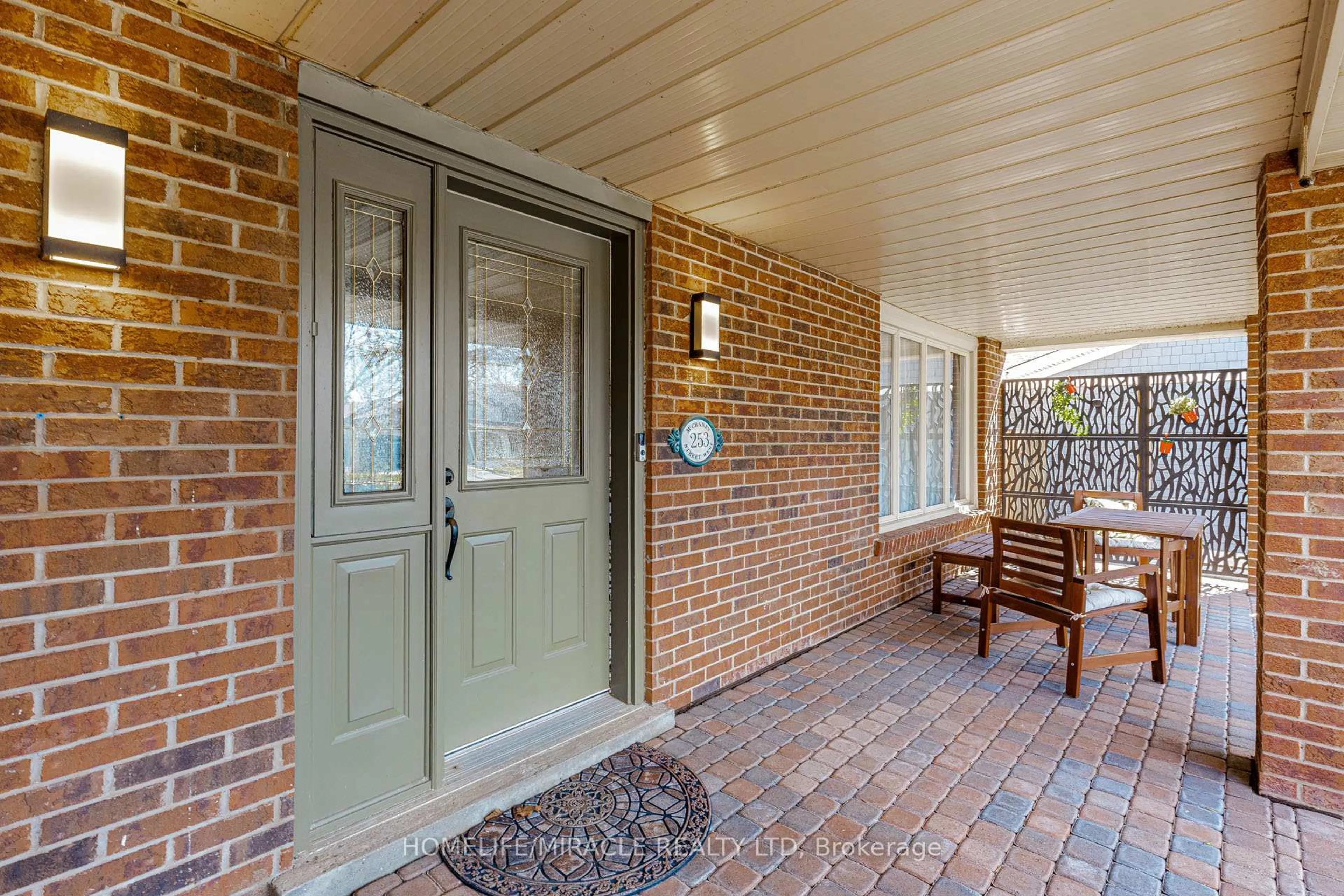 Unknown for 253 McCraney St, Oakville Ontario L6H 3A9