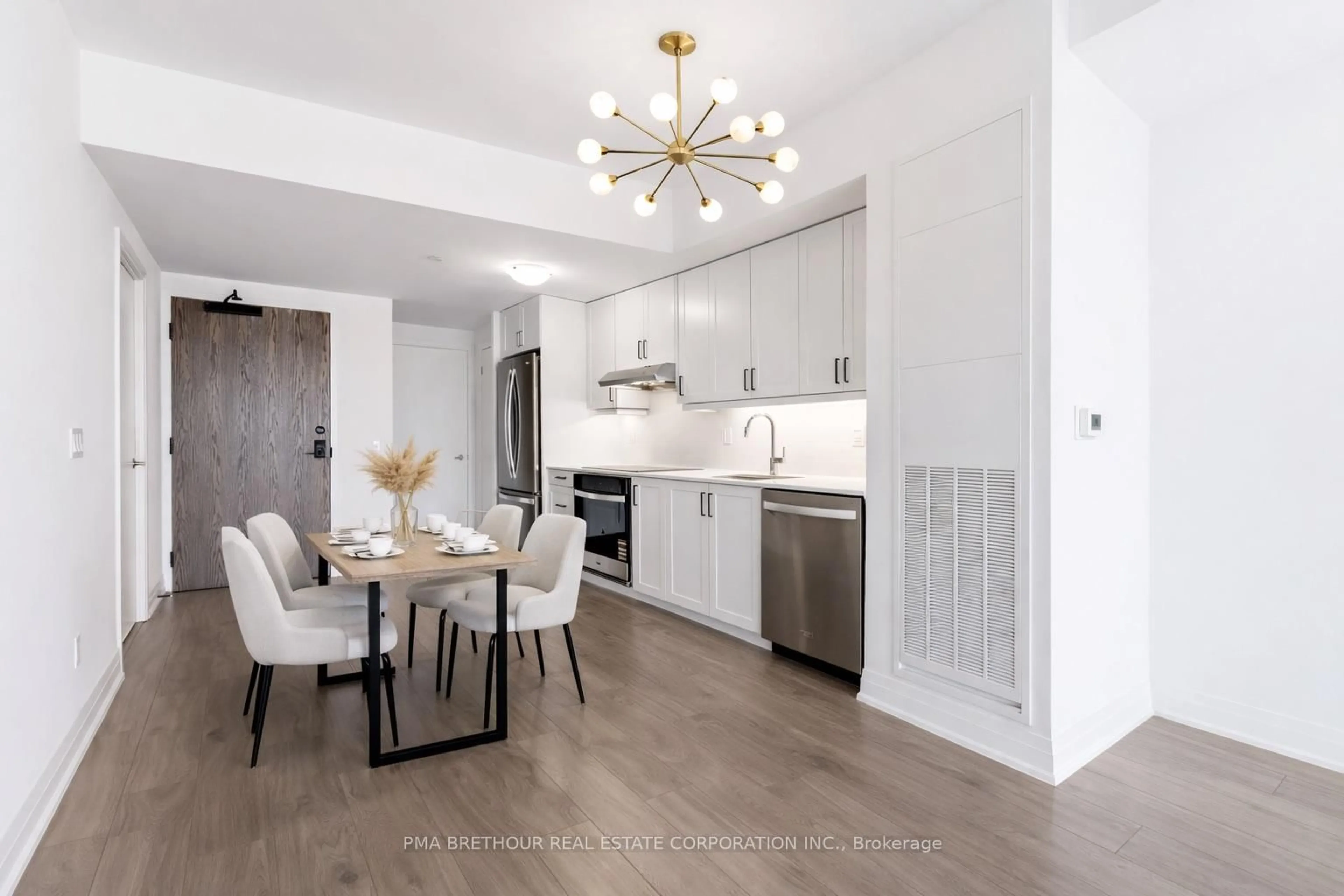 Open concept kitchen, unknown for 1035 Southdown Rd #1811, Mississauga Ontario L5J 0A2