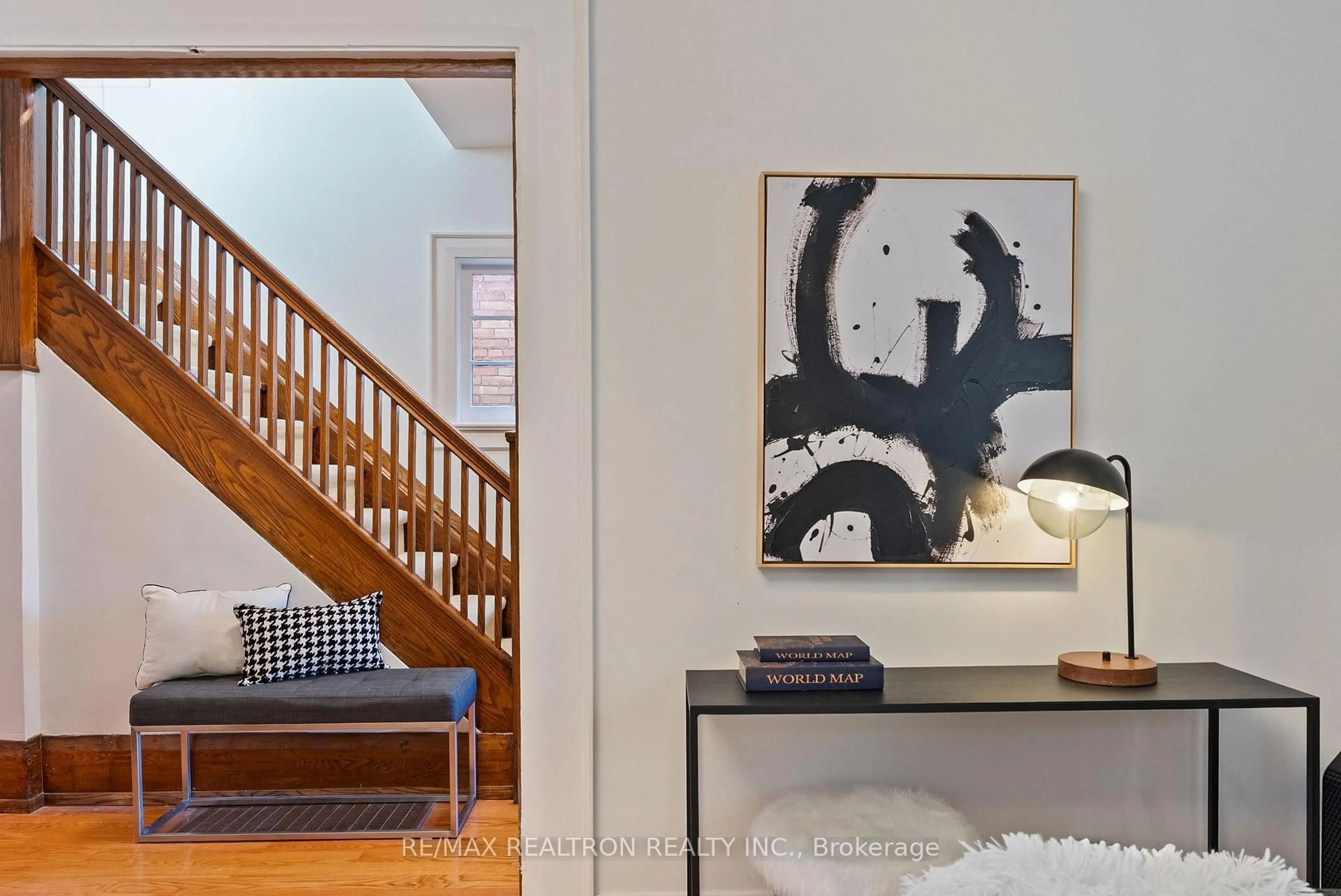 Indoor entryway for 105 Springmount Ave, Toronto Ontario M6H 2Y5