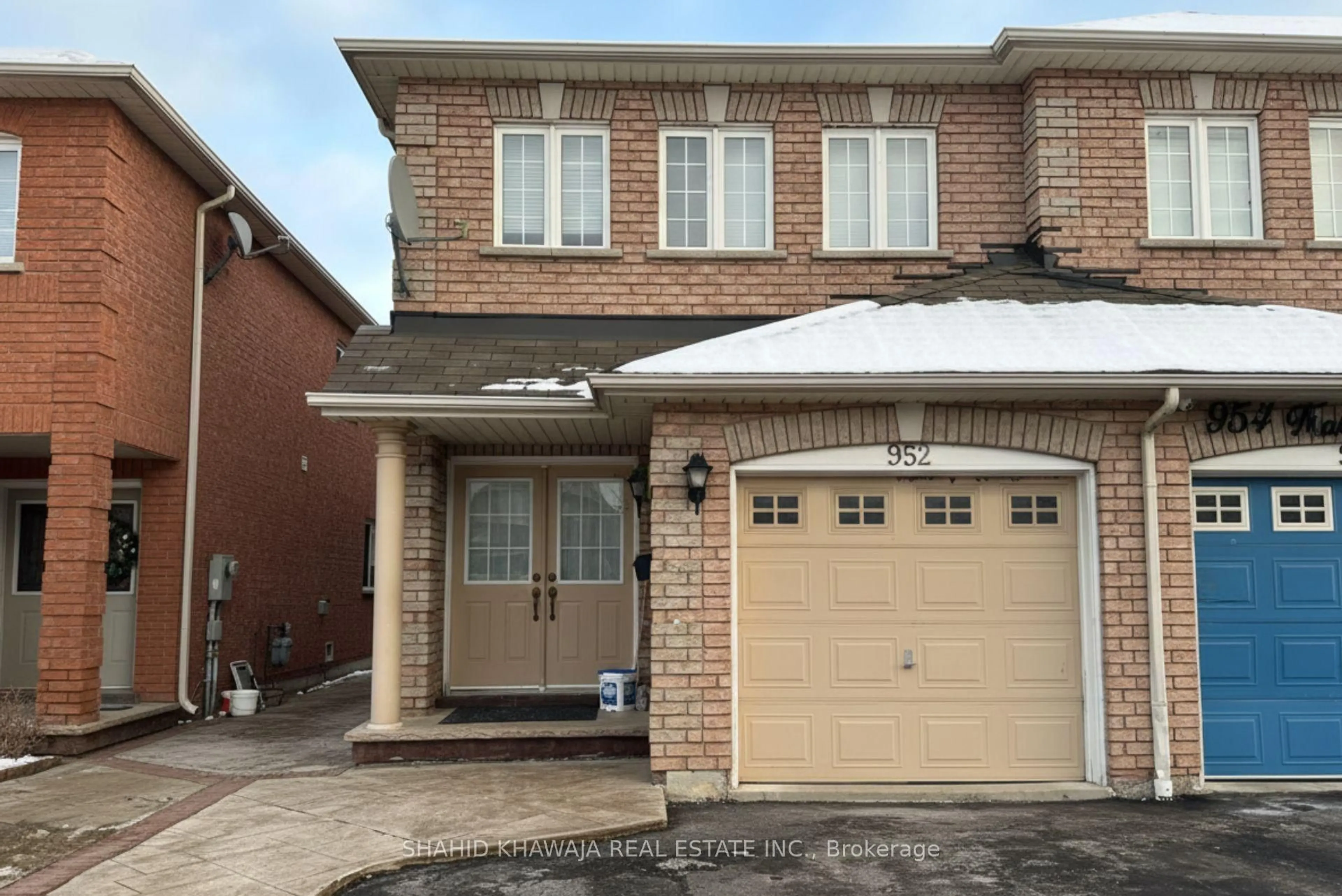 Home with brick exterior material, street for 952 Marygrace Crt, Mississauga Ontario L5V 2V7