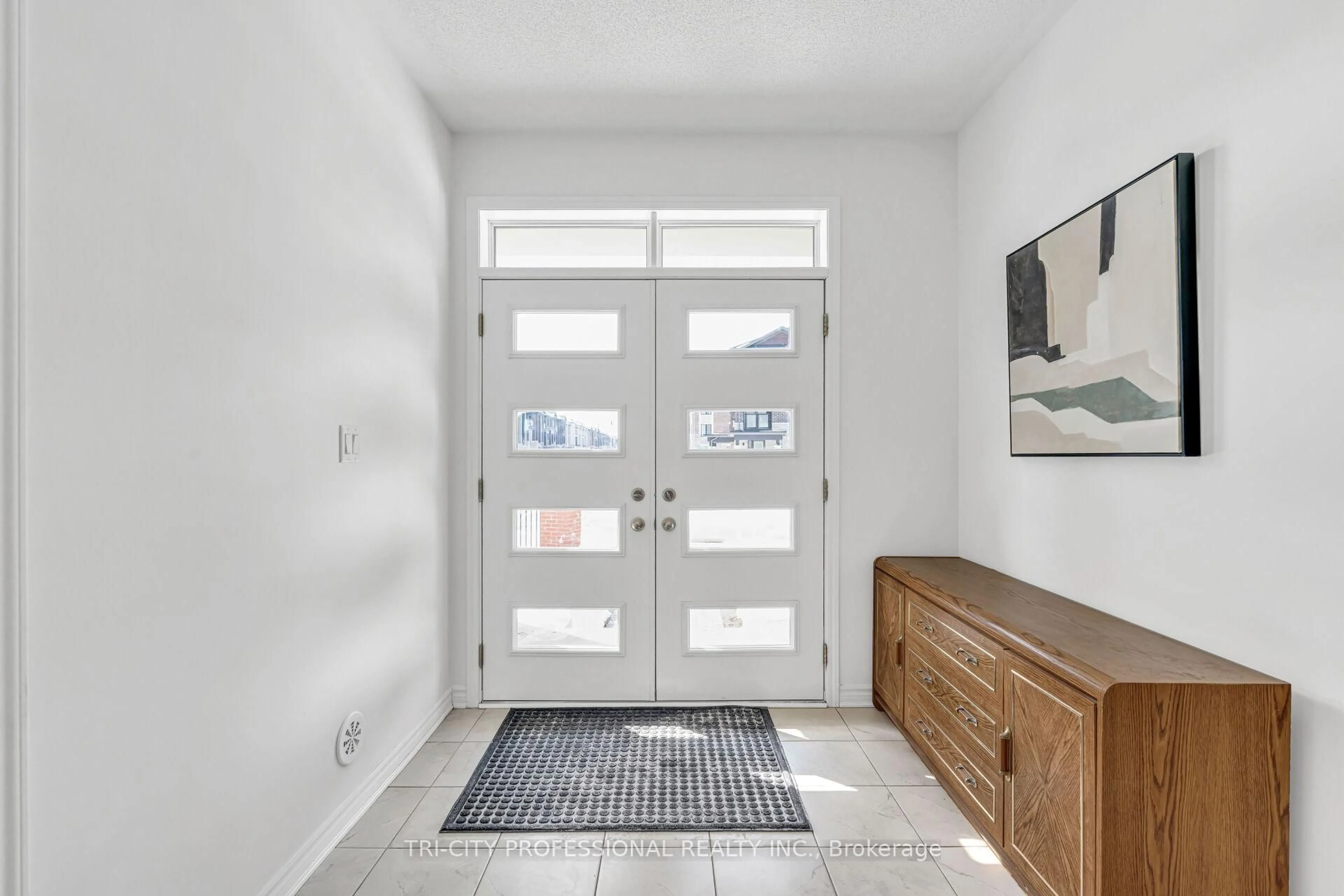 Indoor entryway for 2 Summer Wind Lane, Brampton Ontario L7A 0B6