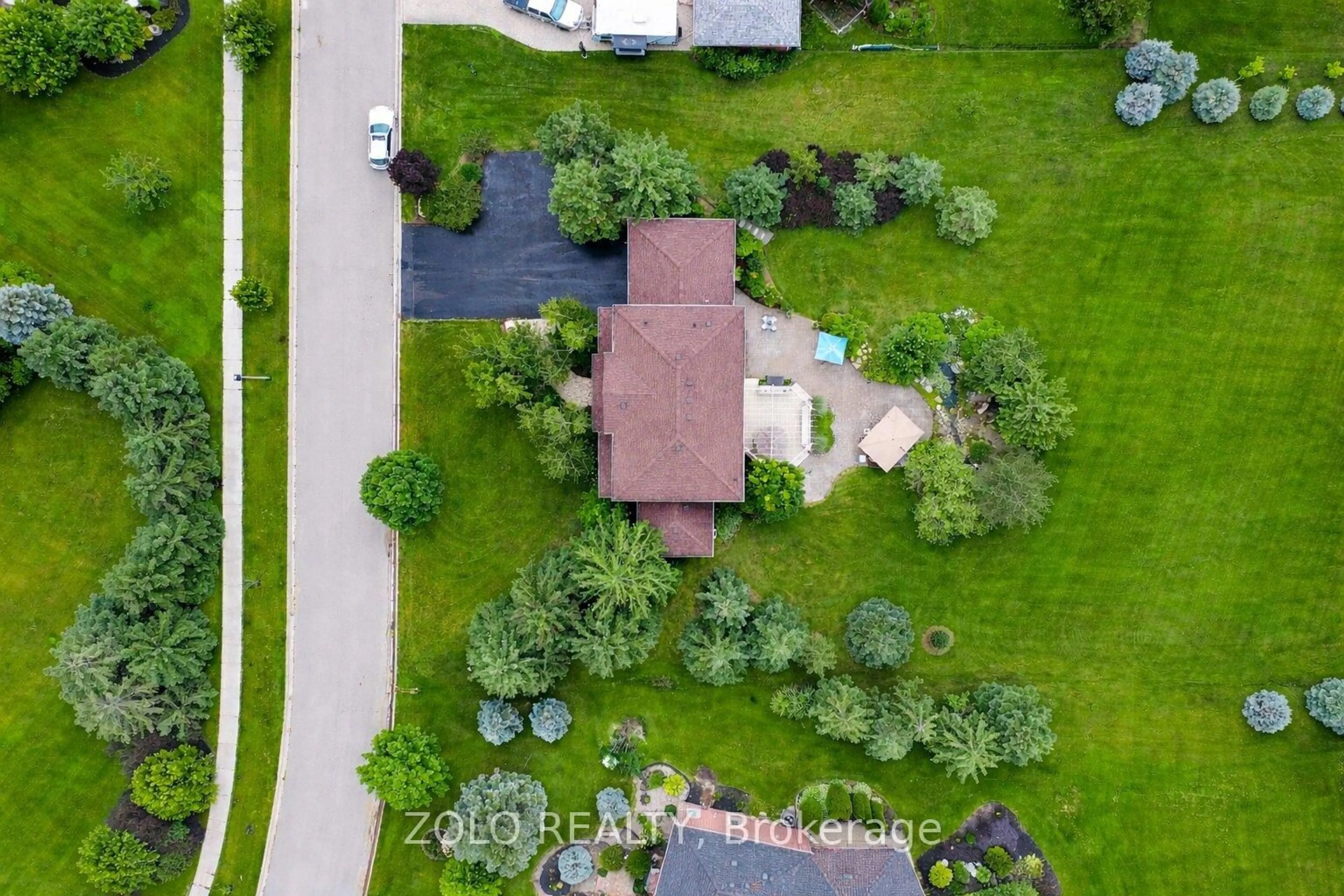 A pic from outside/outdoor area/front of a property/back of a property/a pic from drone, street for 6 Massari St, Caledon Ontario L7K 0B6