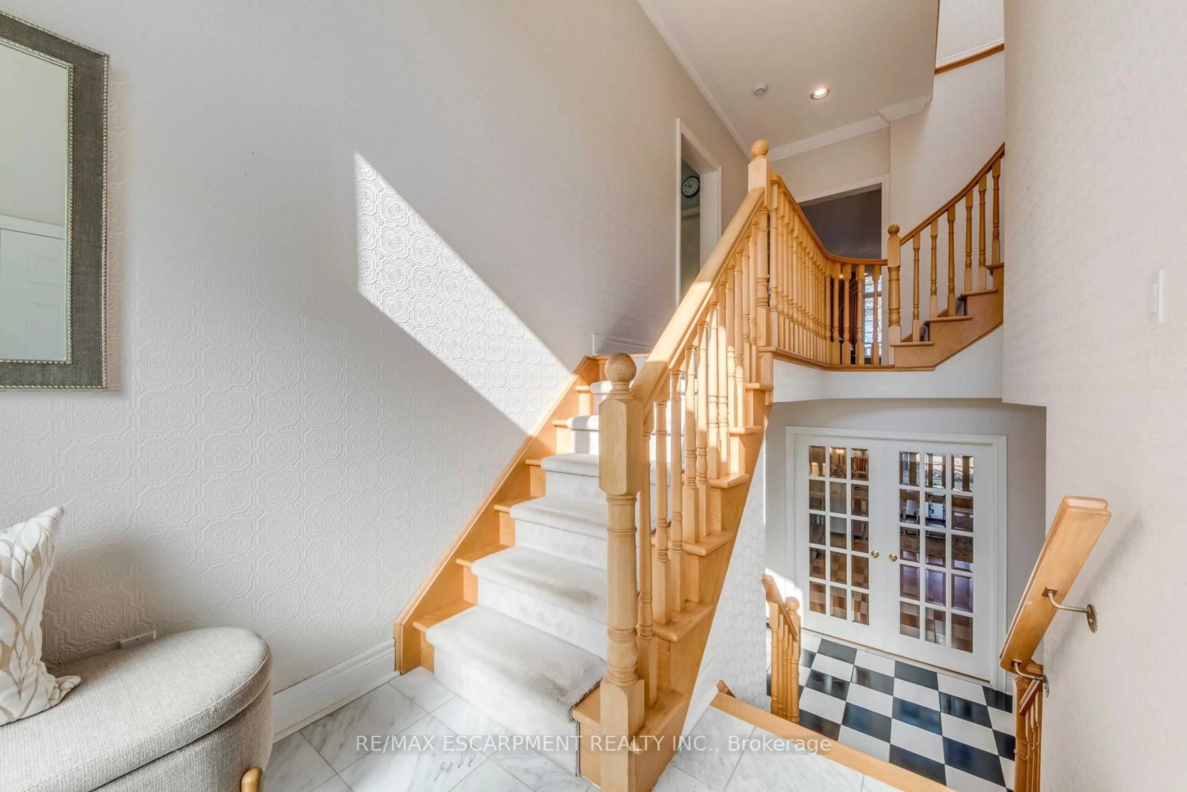 Stairs for 2303 HILL RIDGE Crt #5, Oakville Ontario L6M 3N3