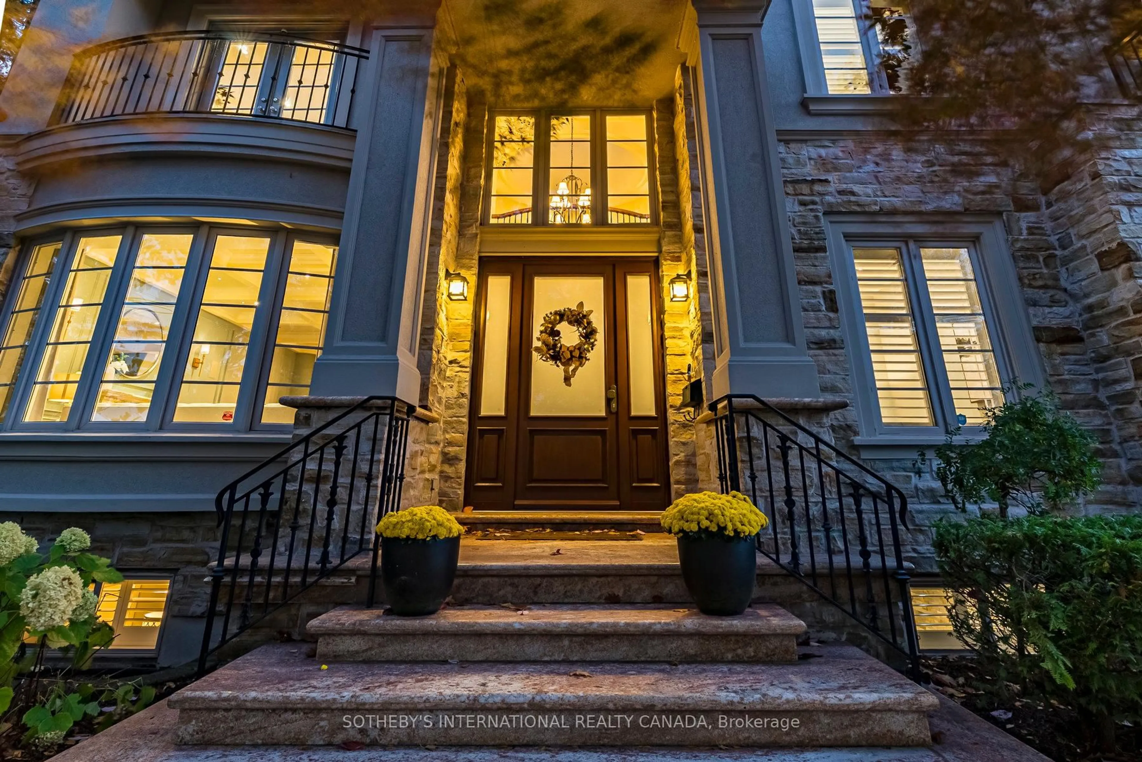 Indoor entryway for 172 Boxley Rd, Burlington Ontario L7L 4S6
