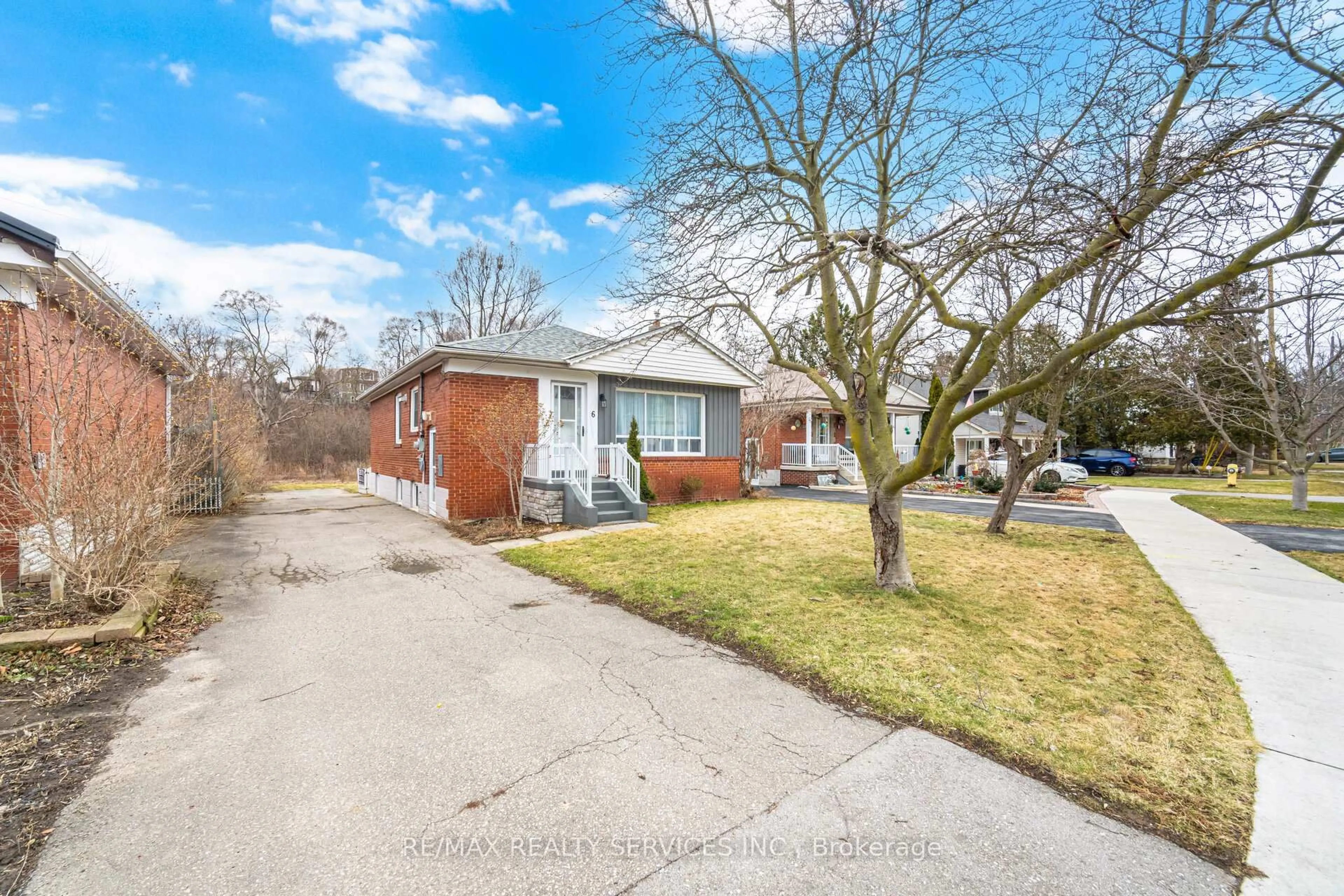 A pic from outside/outdoor area/front of a property/back of a property/a pic from drone, street for 6 Bonnyview Dr, Toronto Ontario M8Y 3G6