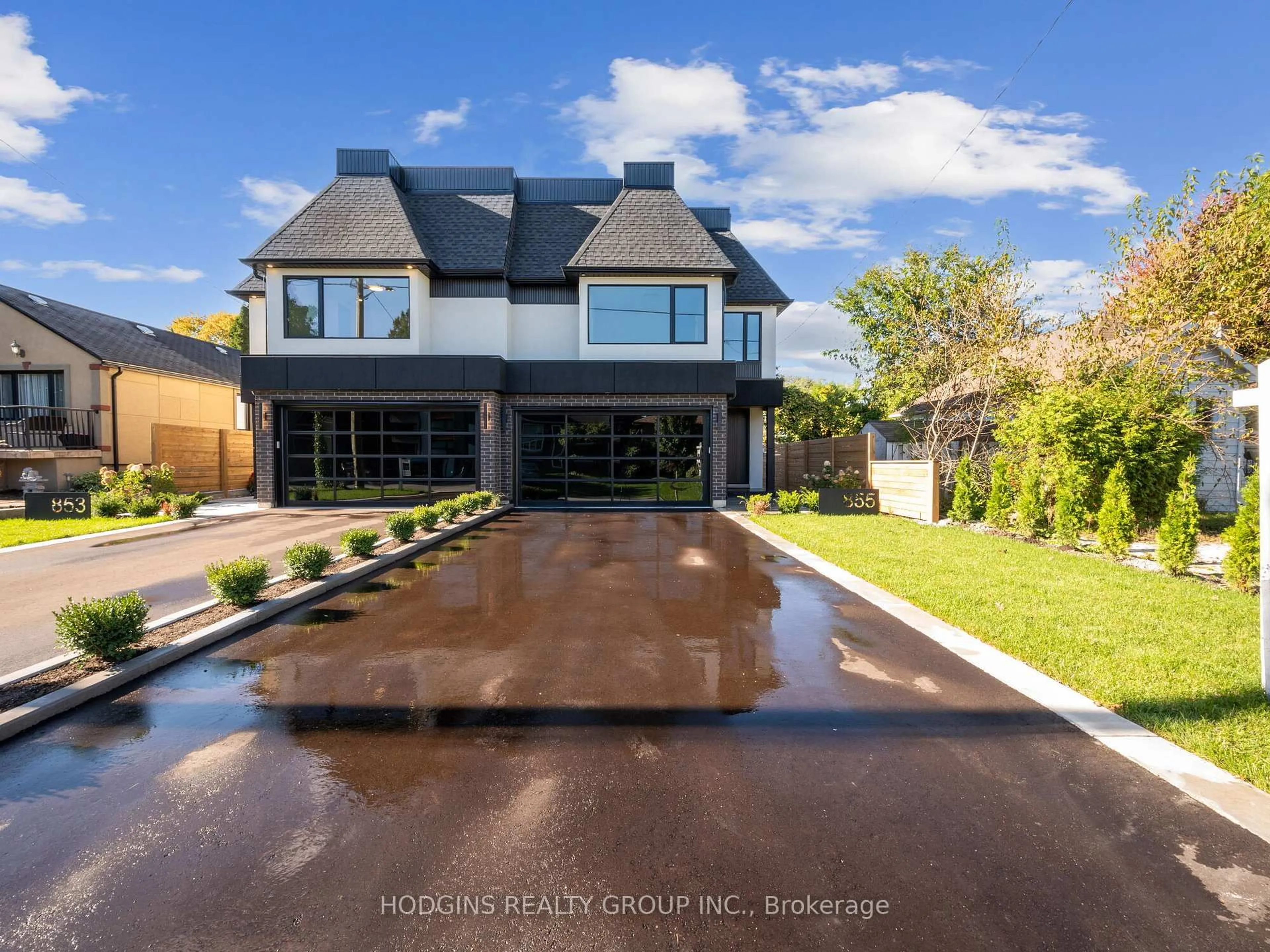 A pic from outside/outdoor area/front of a property/back of a property/a pic from drone, street for 855 Tenth St, Mississauga Ontario L5E 1S7