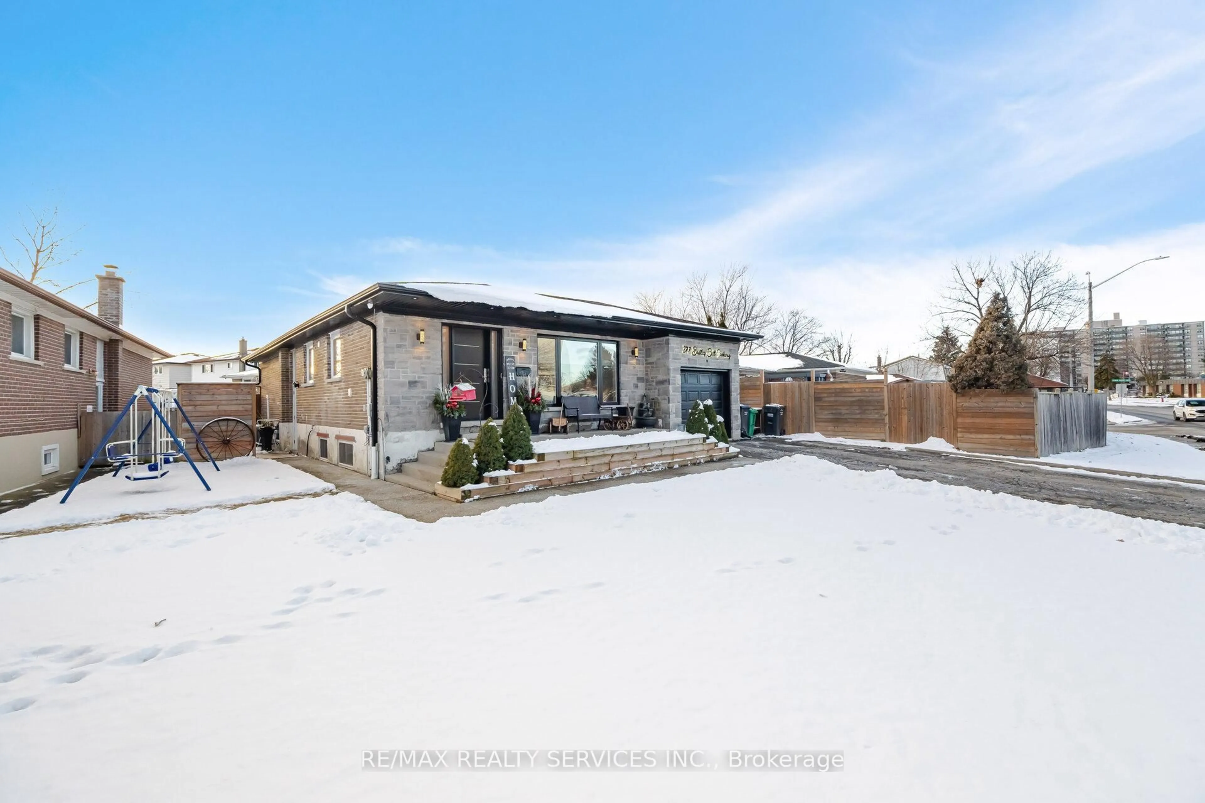 A pic from outside/outdoor area/front of a property/back of a property/a pic from drone, street for 377 Bartley Bull Pkwy, Brampton Ontario L6W 2M1