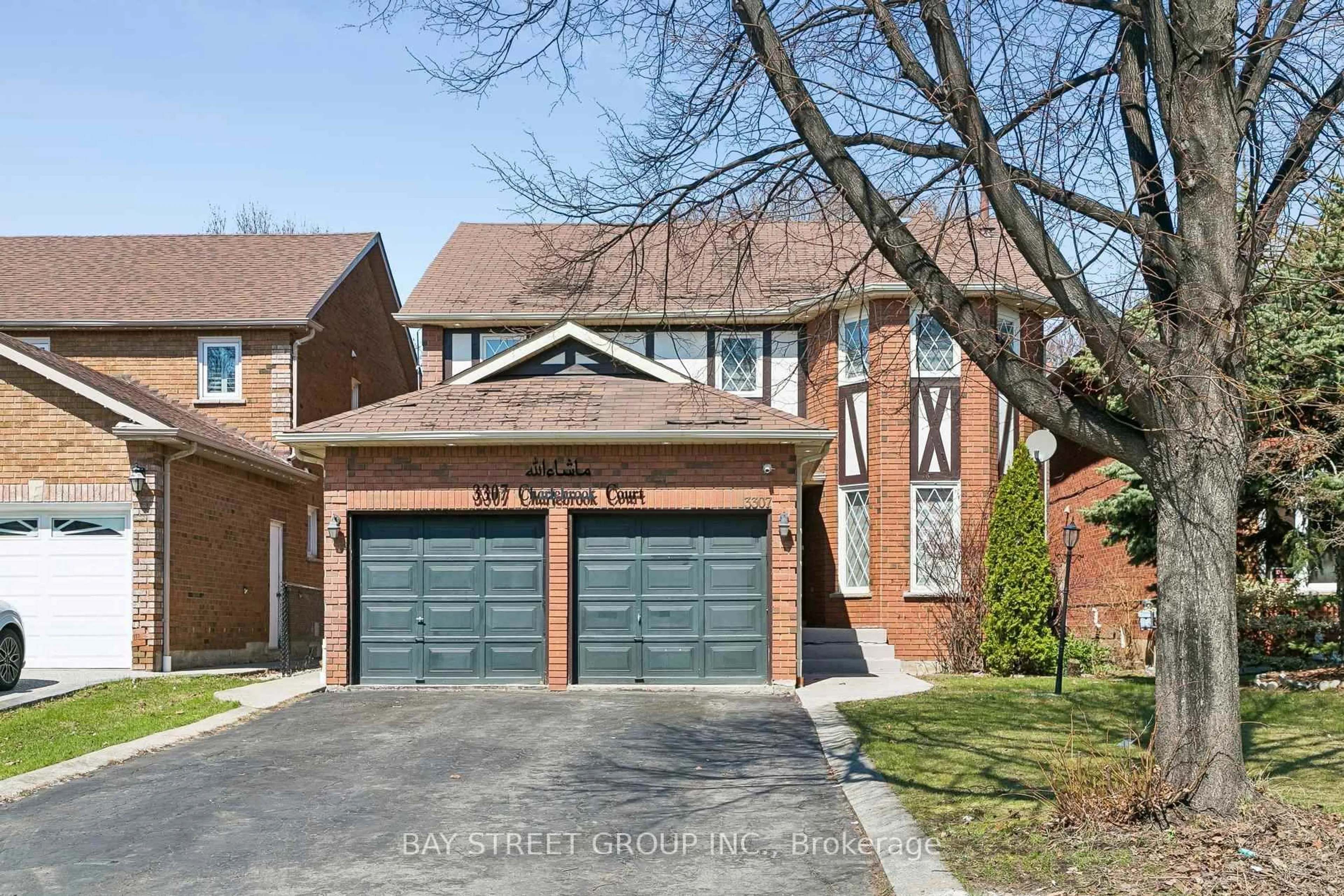 Home with brick exterior material, street for 3307 Charlebrook Crt, Mississauga Ontario L5L 5B5