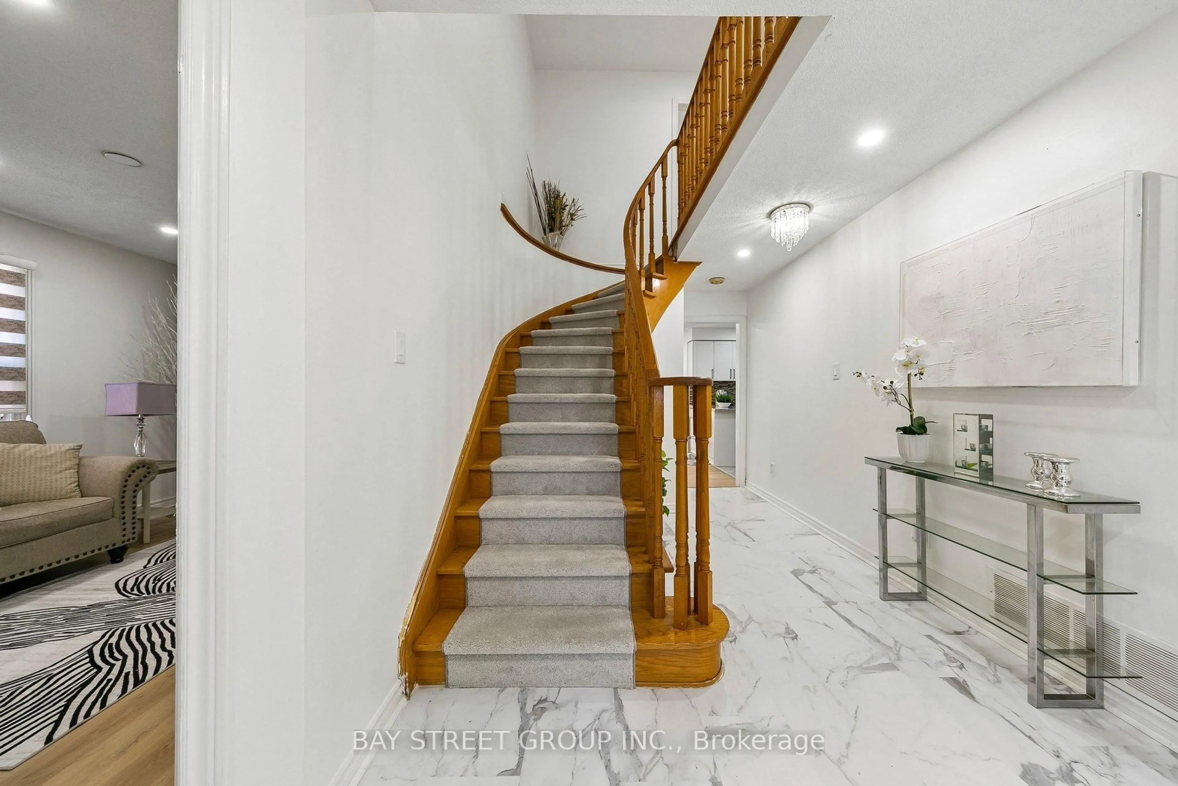 Stairs for 3307 Charlebrook Crt, Mississauga Ontario L5L 5B5