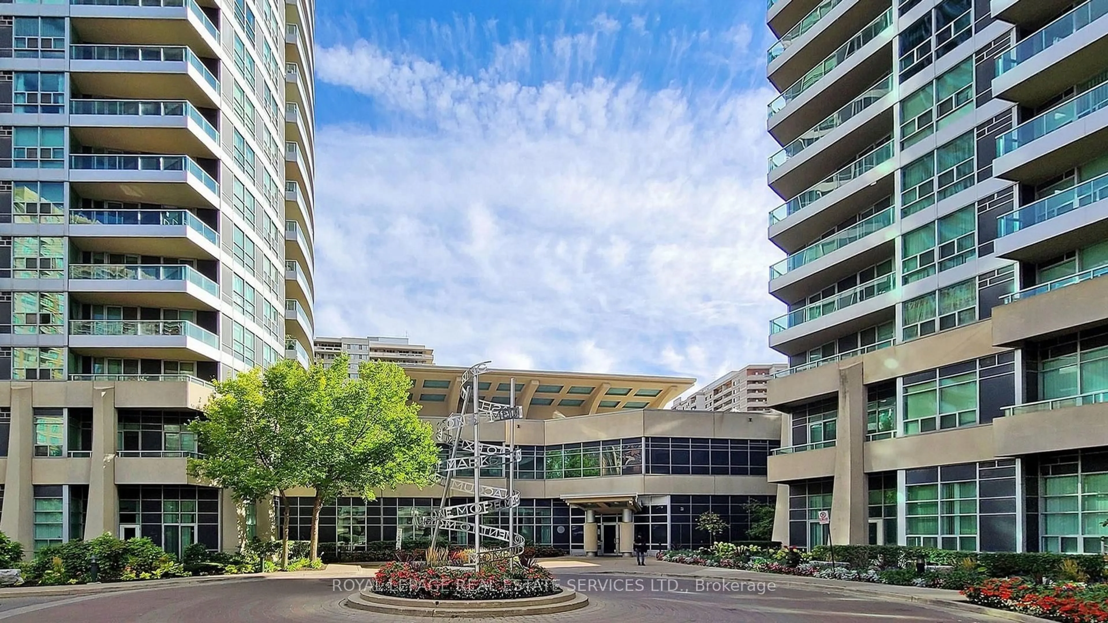 Indoor foyer for 1 Elm Dr #2505, Mississauga Ontario L5B 3C2