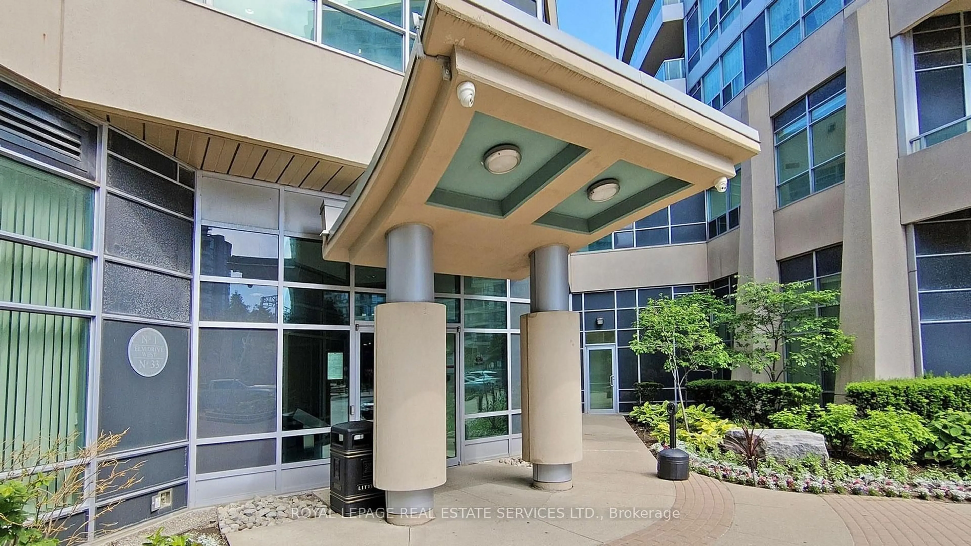 Indoor foyer for 1 Elm Dr #2505, Mississauga Ontario L5B 3C2