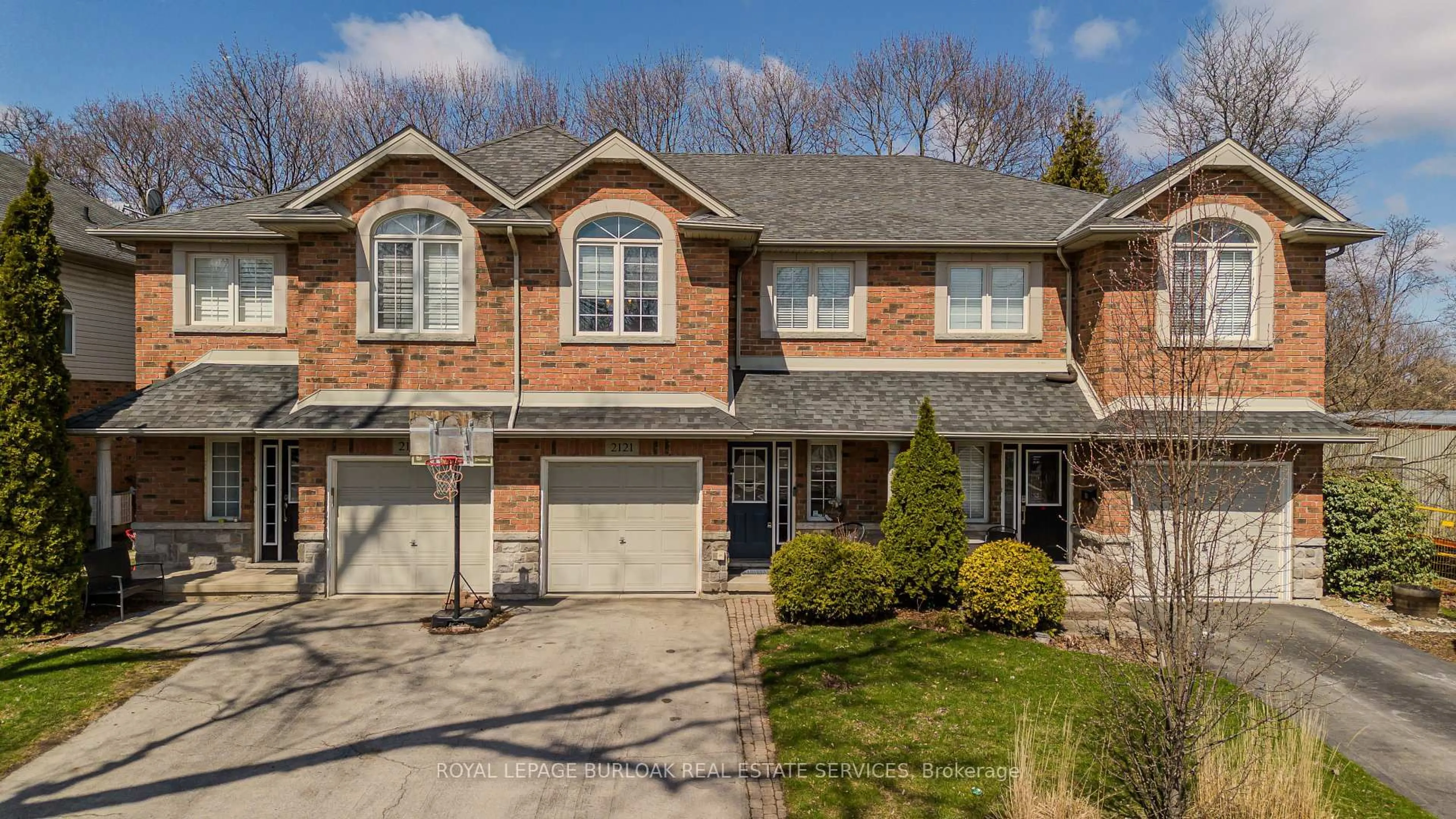 Home with brick exterior material, street for 2121 Prospect St, Burlington Ontario L7R 1Z2