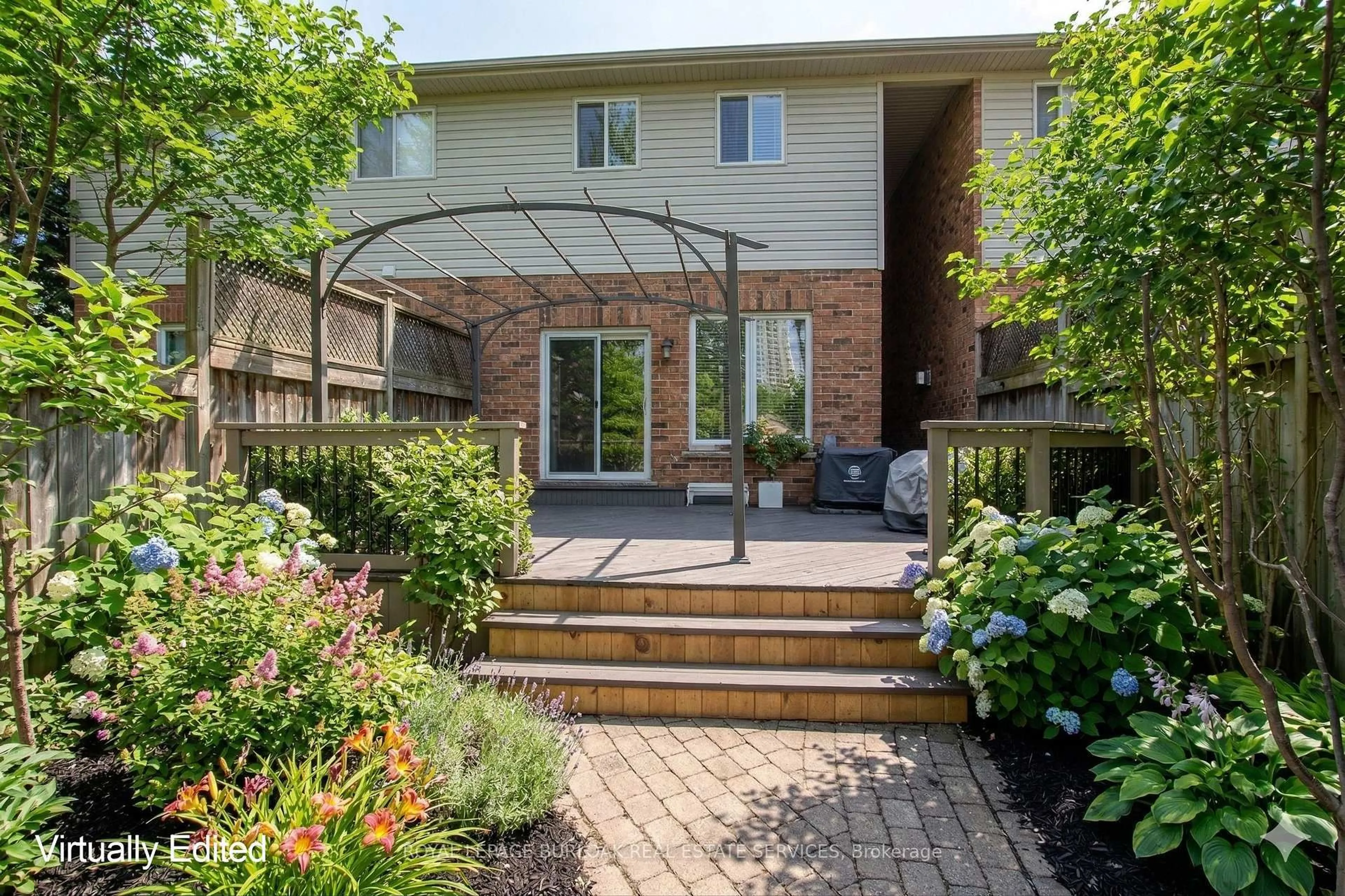 Patio, street for 2121 Prospect St, Burlington Ontario L7R 1Z2