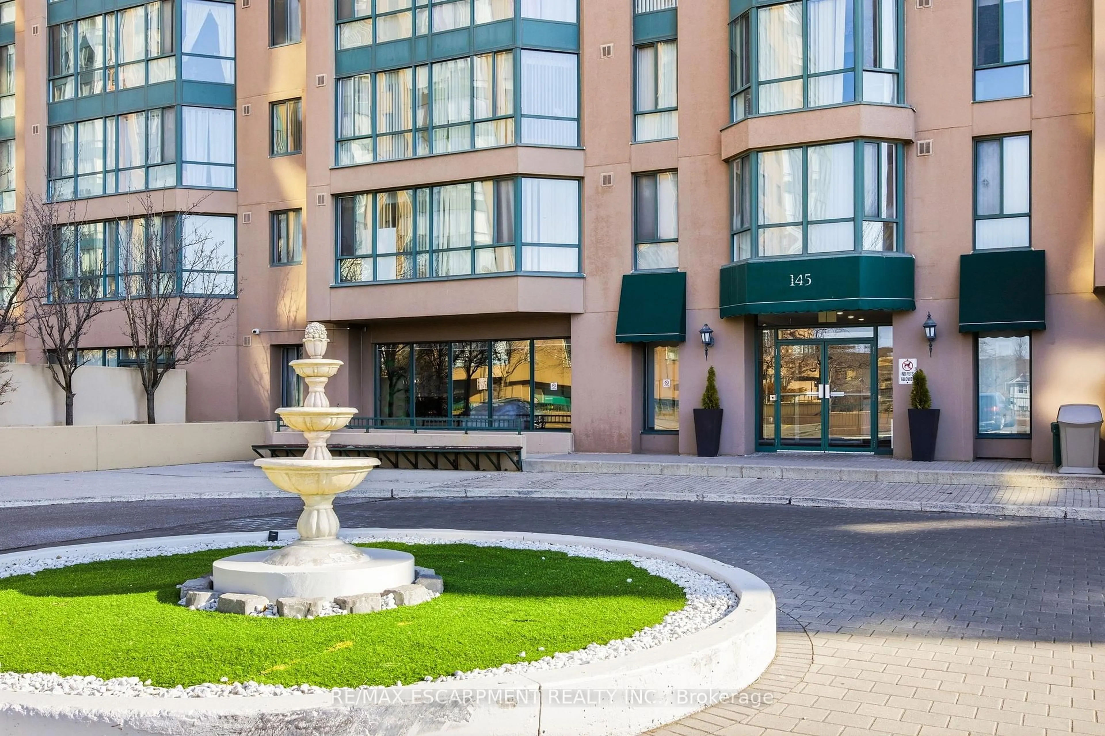 Unknown for 145 Hillcrest Ave #PH1, Mississauga Ontario L5B 4B1